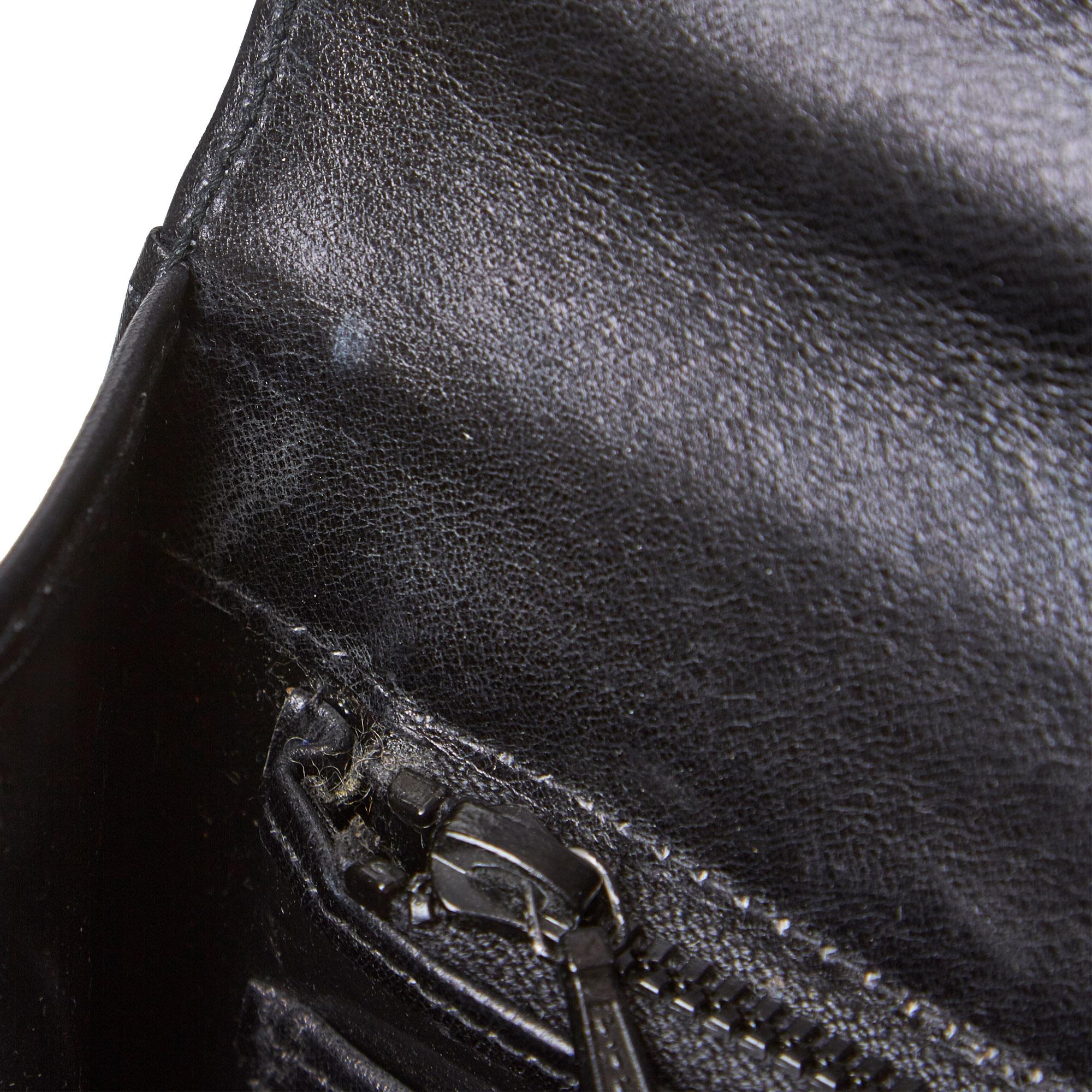 Vintage Authentic Gucci Black Leather Vintage Handbag Italy MEDIUM  For Sale 4