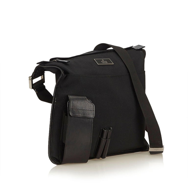 Vintage Authentic Gucci Black Nylon Fabric Crossbody Bag Italy MEDIUM