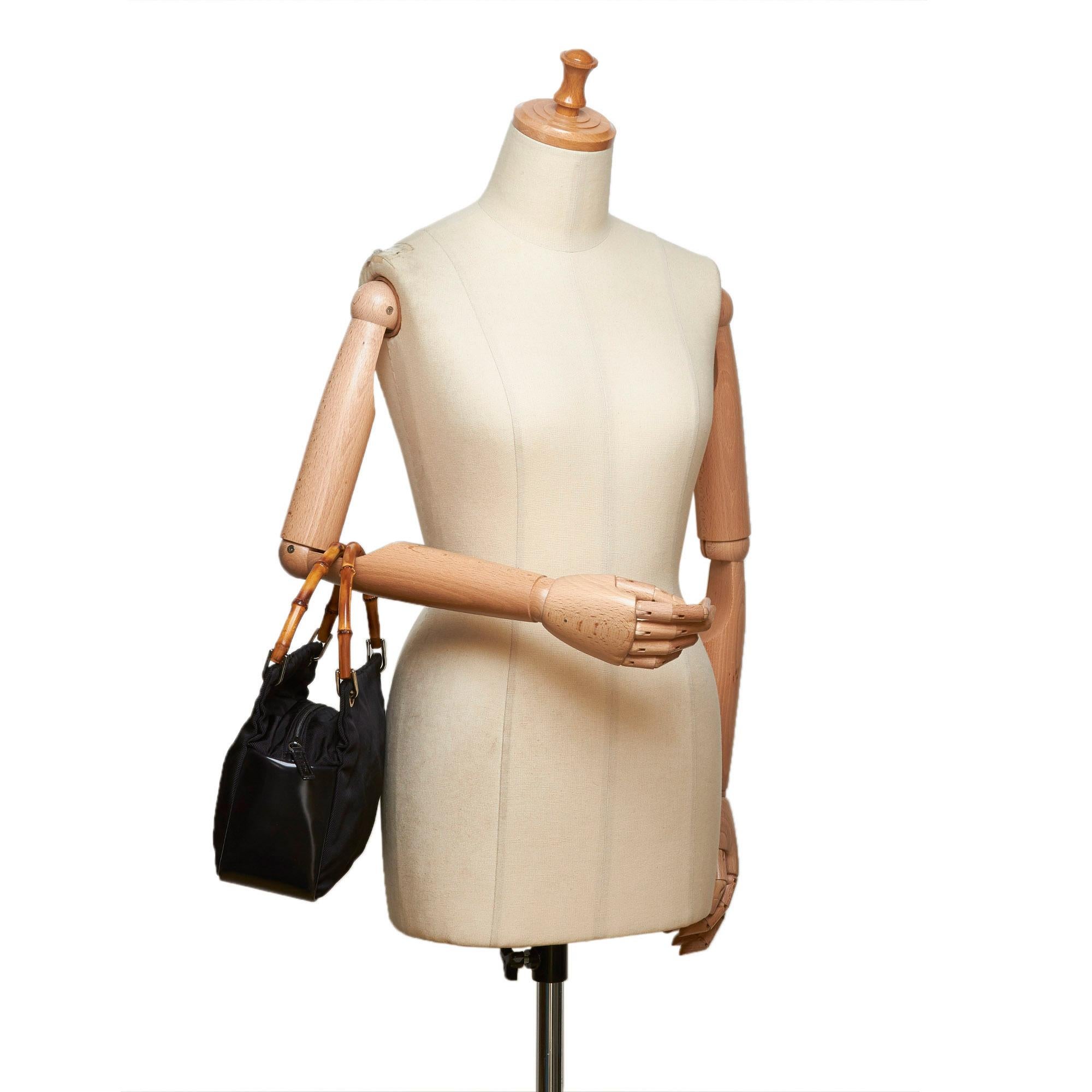 Vintage Authentic Gucci Black Nylon Fabric Gucci Bamboo Handbag Italy MEDIUM  For Sale 6