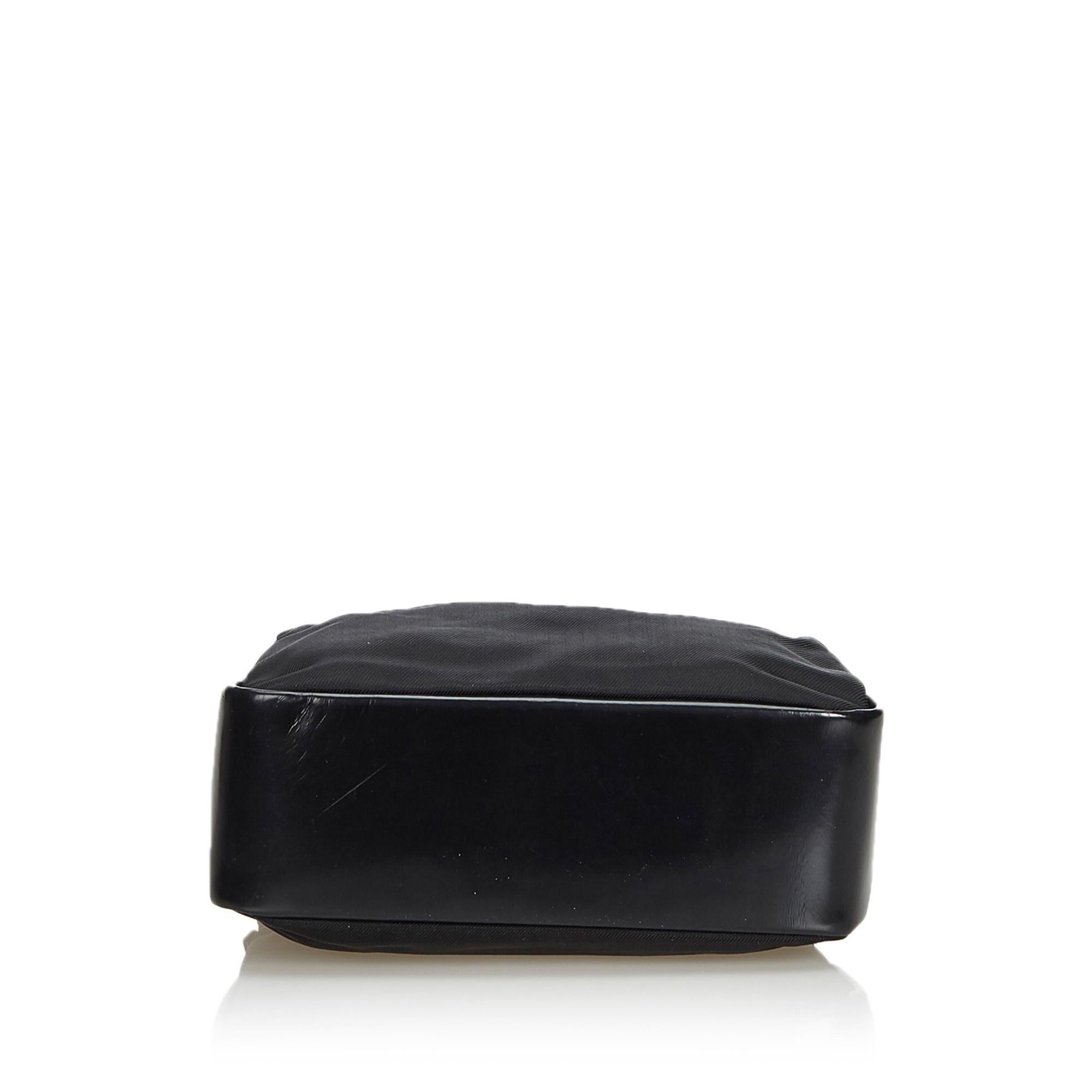 Women's Vintage Authentic Gucci Black Nylon Fabric Gucci Bamboo Handbag Italy MEDIUM  For Sale