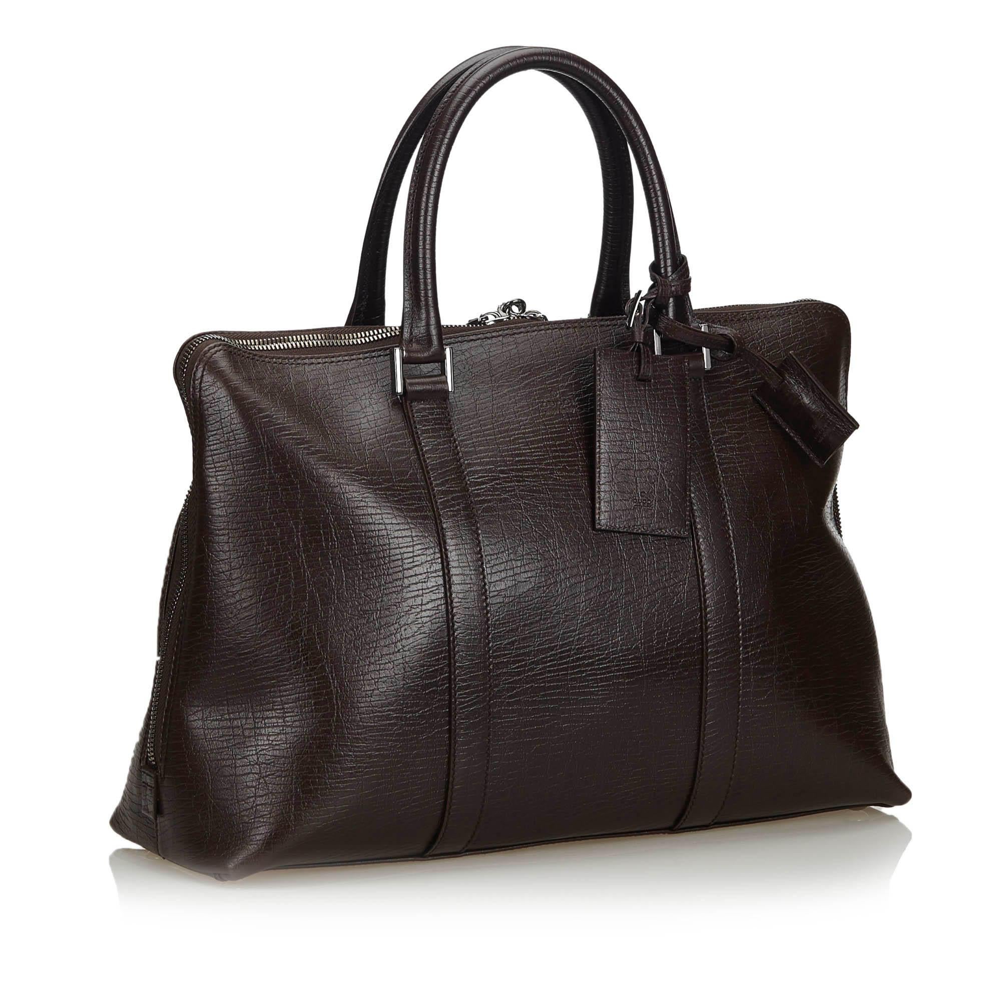 This business bag features a leather body, rolled leather handles, a luggage tag, a zip around closure, and interior zip and slip pockets. It carries as AB condition rating.

Inclusions: 
Padlock

Dimensions:
Length: 29.00 cm
Width: 45.00 cm
Depth: