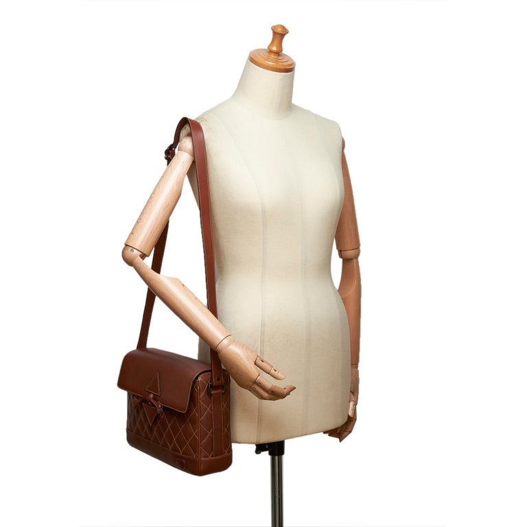 Vintage Authentic Gucci Brown Leather Crossbody Bag Italy w/ Dust Bag MEDIUM For Sale at 1stdibs