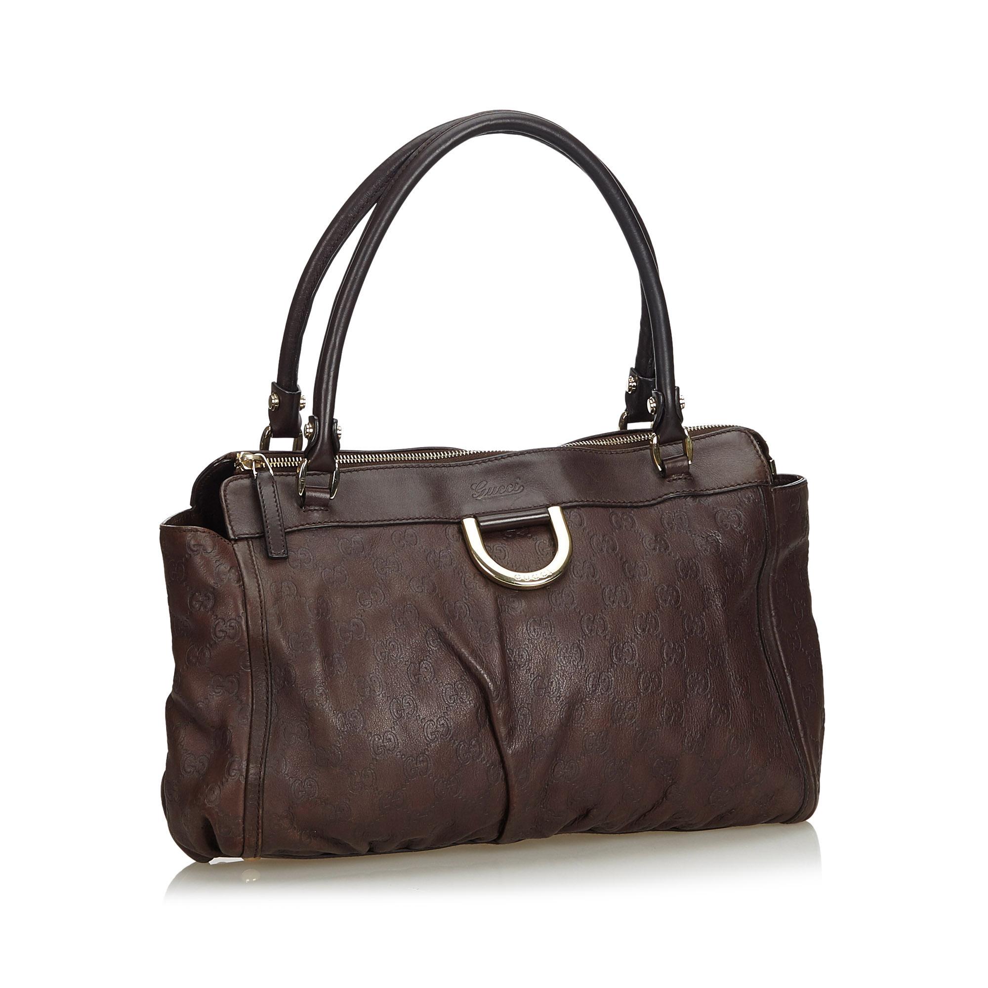 The Abbey D-Ring handbag features a leather body, a rolled handle, a top zip closure, and an interior zip pocket. It carries as B condition rating.

Inclusions: 
This item does not come with inclusions.

Dimensions:
Length: 26.00 cm
Width: 41.00