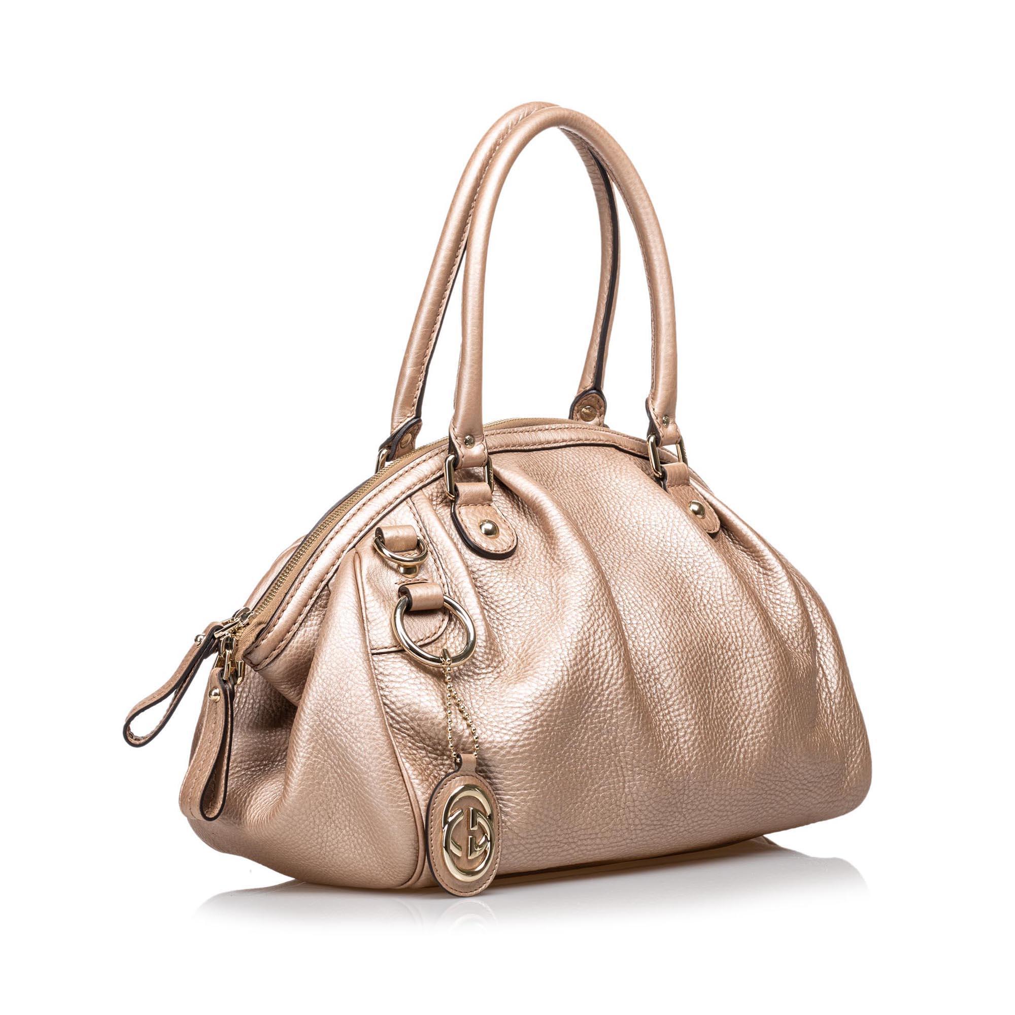 The Sukey handbag features a leather body, flat straps, a top zip closure, and an interior zip pocket. It carries as AB condition rating.

Inclusions: 
This item does not come with inclusions.

Dimensions:
Length: 25.00 cm
Width: 33.50 cm
Depth: