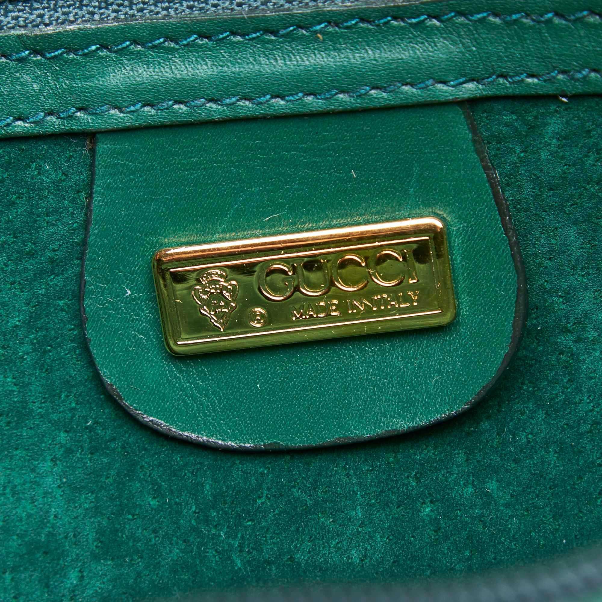 Vintage Authentic Gucci Green Leather Crossbody Bag Italy w/ Dust Bag SMALL  In Good Condition For Sale In Orlando, FL