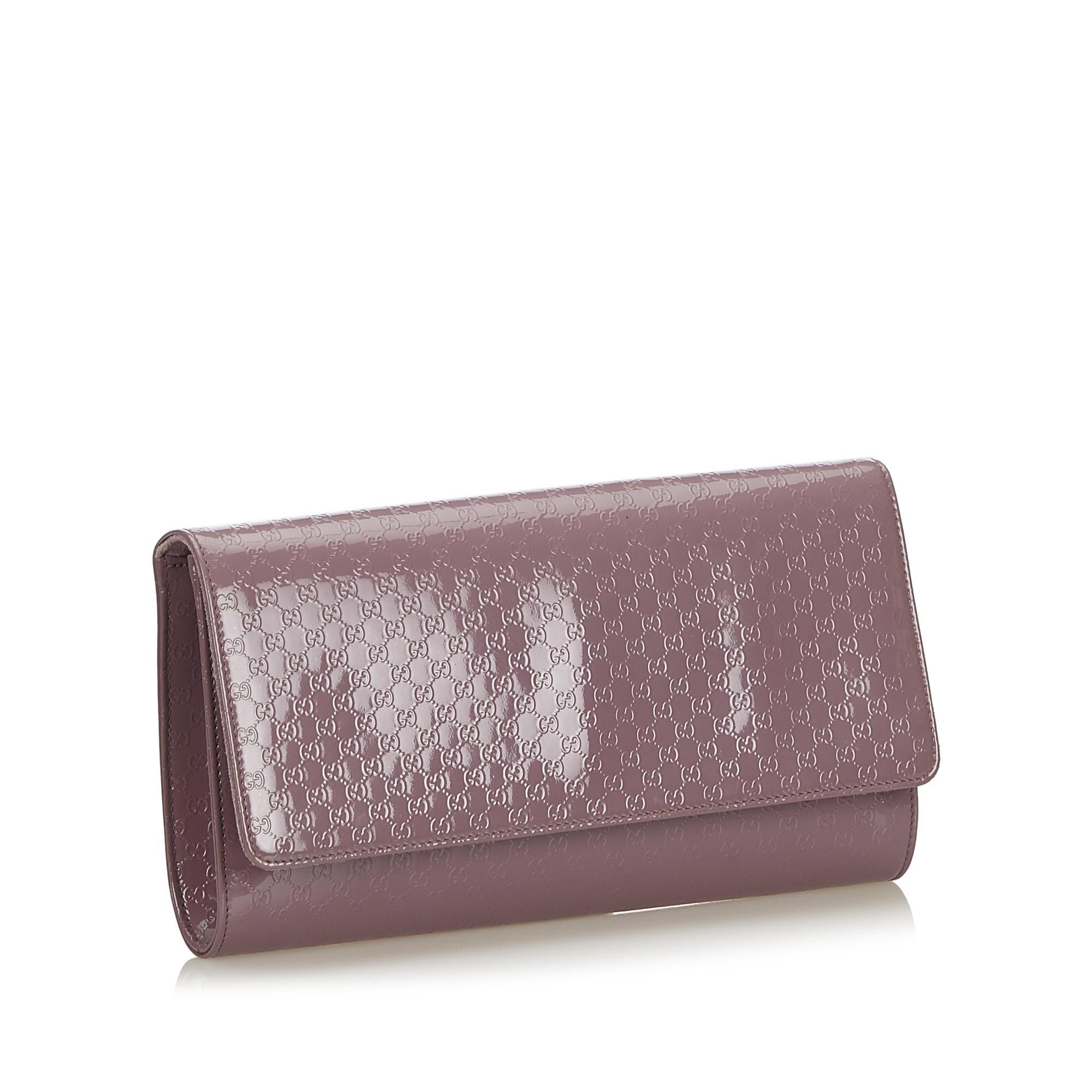 The Broadway clutch features a patent leather body, top flap with magnetic closure and an interior zip pocket. It carries as AB condition rating.

Inclusions: 
This item does not come with inclusions.

Dimensions:
Length: 16.00 cm
Width: 29.00