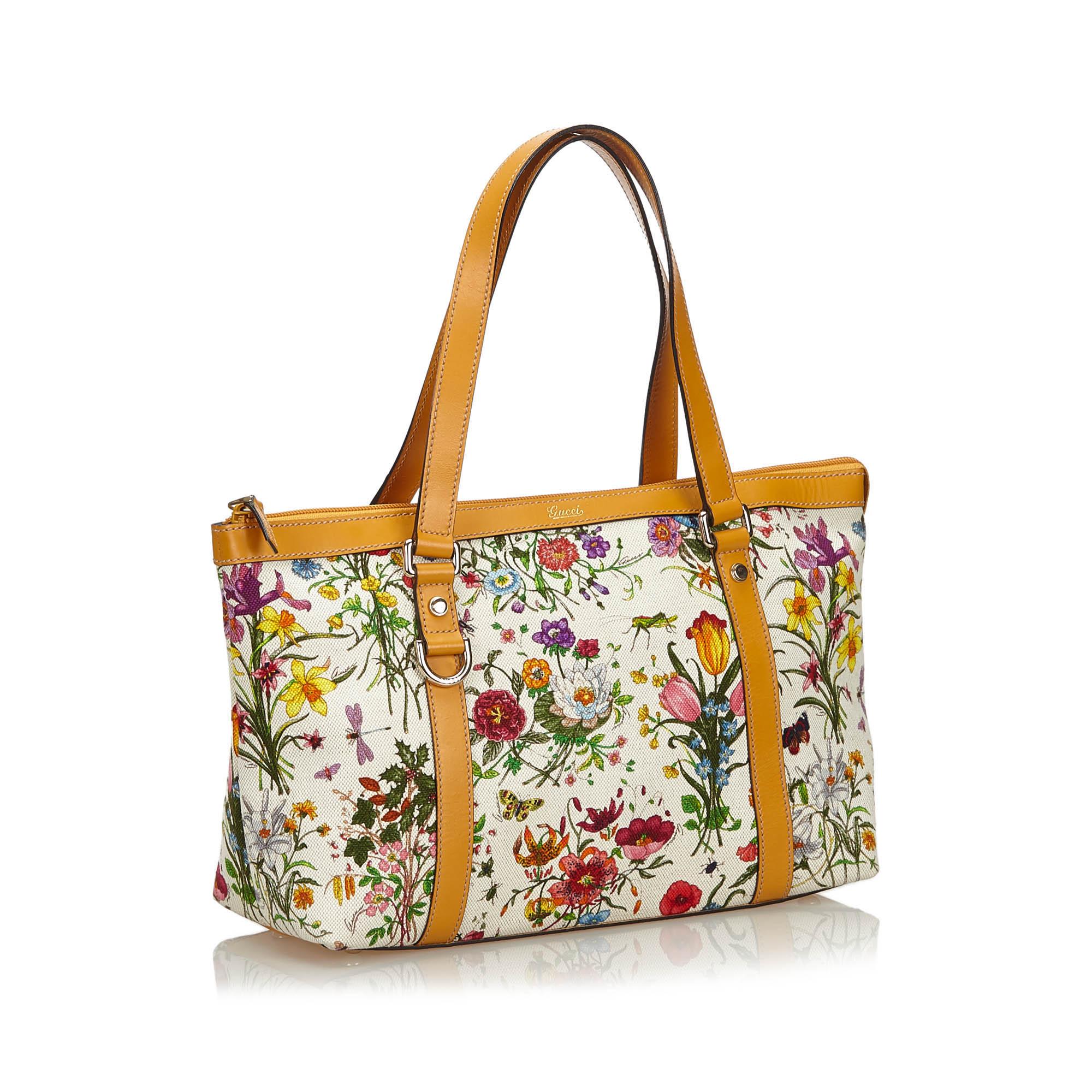 The Abbey tote bag features a floral printed canvas body with leather trim, flat leather handles, a top zip closure, and interior zip and slip pockets. It carries as AB condition rating.

Inclusions: 
This item does not come with
