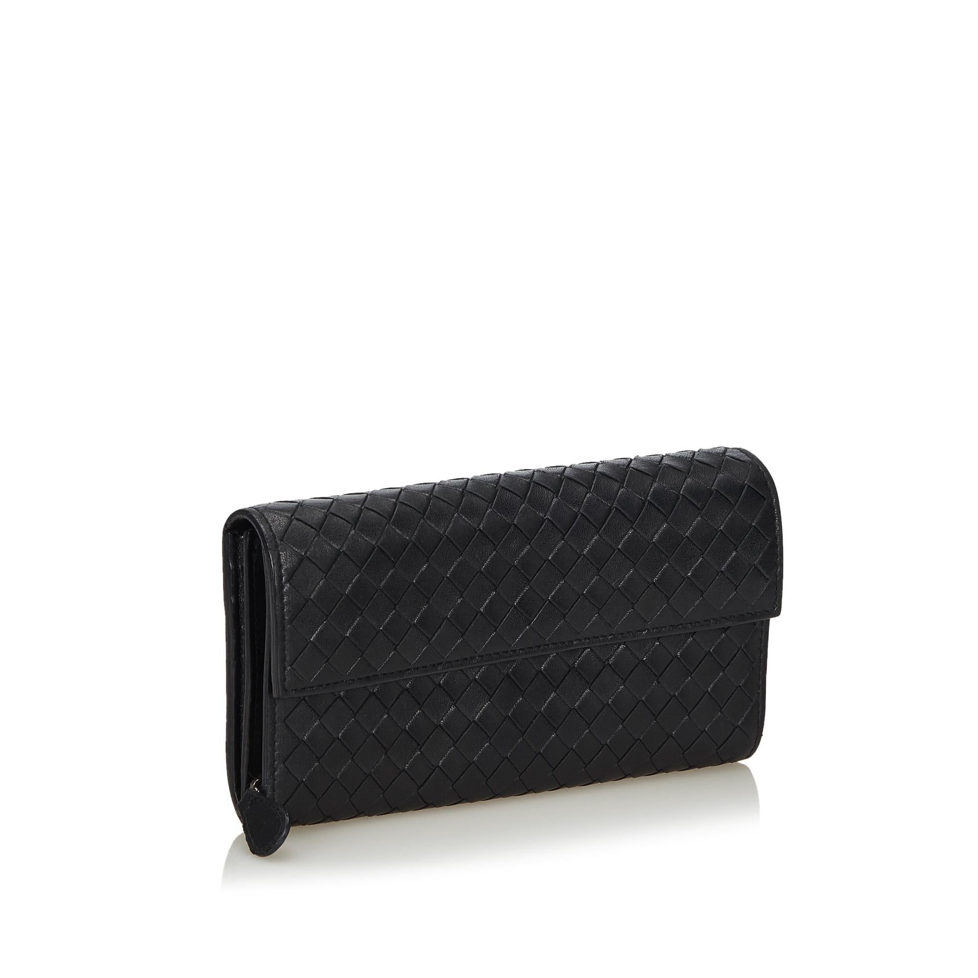 This long wallet features a weaved leather body, a front flap with a magnetic closure, and interior zip and slip pocket. It carries as B condition rating.

Inclusions: 
Dust Bag
Box

Dimensions:
Length: 11.00 cm
Width: 19.00 cm
Depth: 2.00