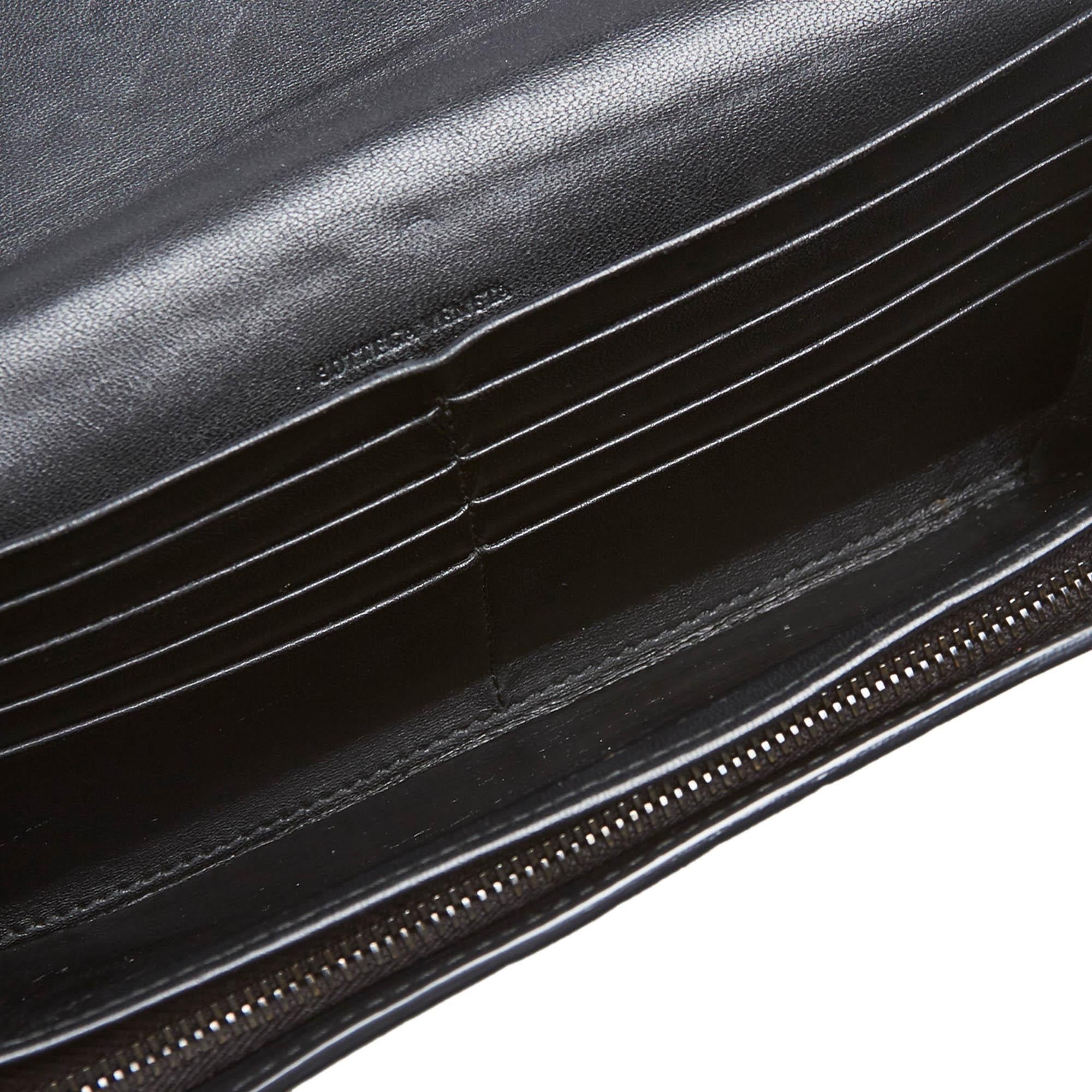 Women's Vintage Authentic Leather Intrecciato Continental Wallet w Dust Bag Box  For Sale