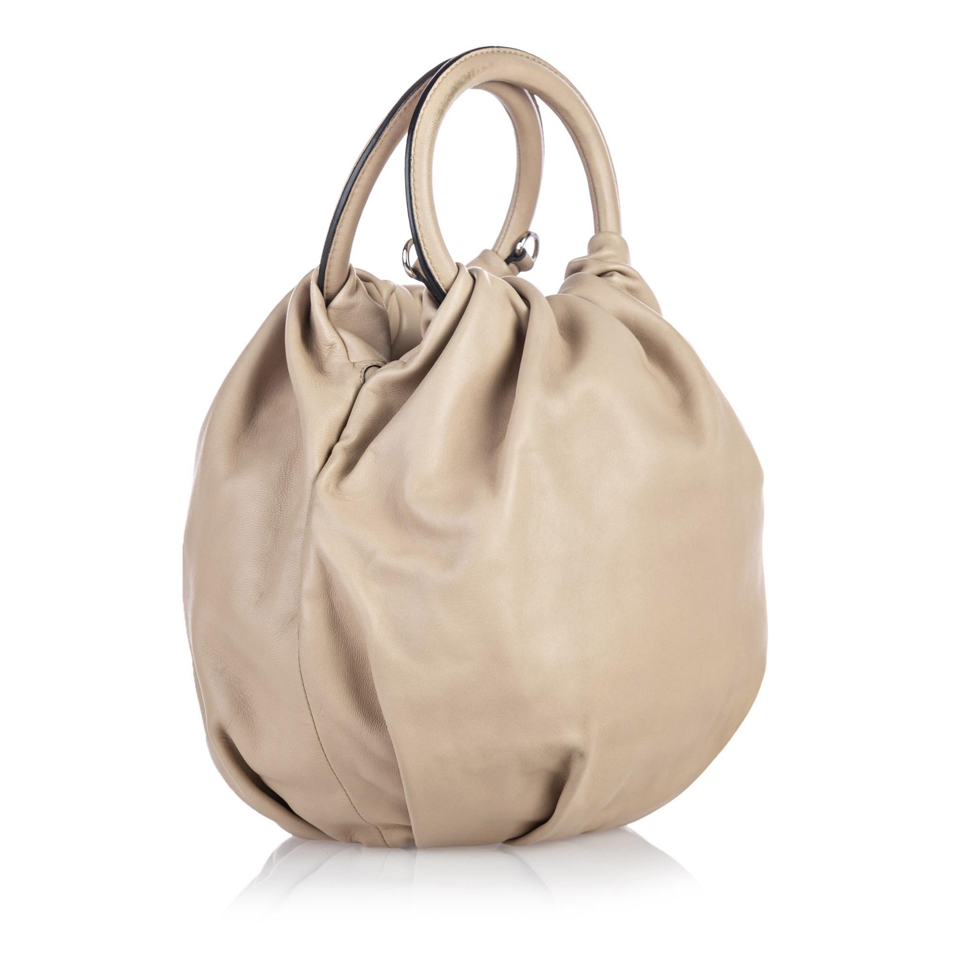 The Bounce bag features a sheepskin leather body, hoop handles, flat strap, magnetic closure, and interior slip pockets. It carries as B+ condition rating.

Inclusions: 
Dust Bag
Dimensions:
Length: 23.00 cm
Width: 23.00 cm
Depth: 15.00 cm
Hand