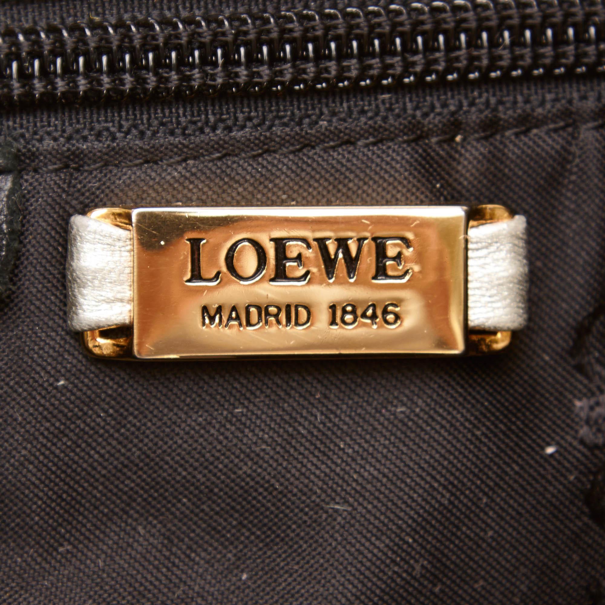 Vintage Authentic Loewe Gold Leather Metallic Backpack Spain MEDIUM  For Sale 2