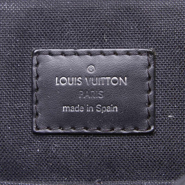 Vintage Authentic Louis Vuitton Black Graphite District MM Spain MEDIUM ...