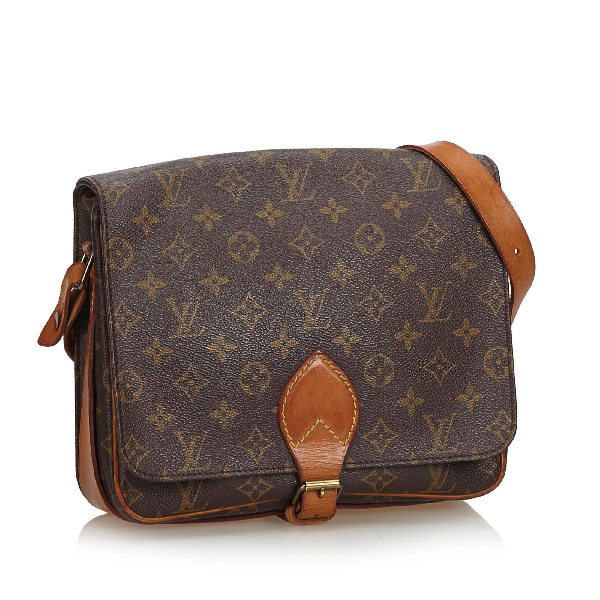 The Cartouchiere GM features a monogram canvas body, an adjustable leather strap, a front flap with a buckle closure, and an interior slip pocket. It carries as B condition rating.

Inclusions: 
This item does not come with inclusions.


Louis