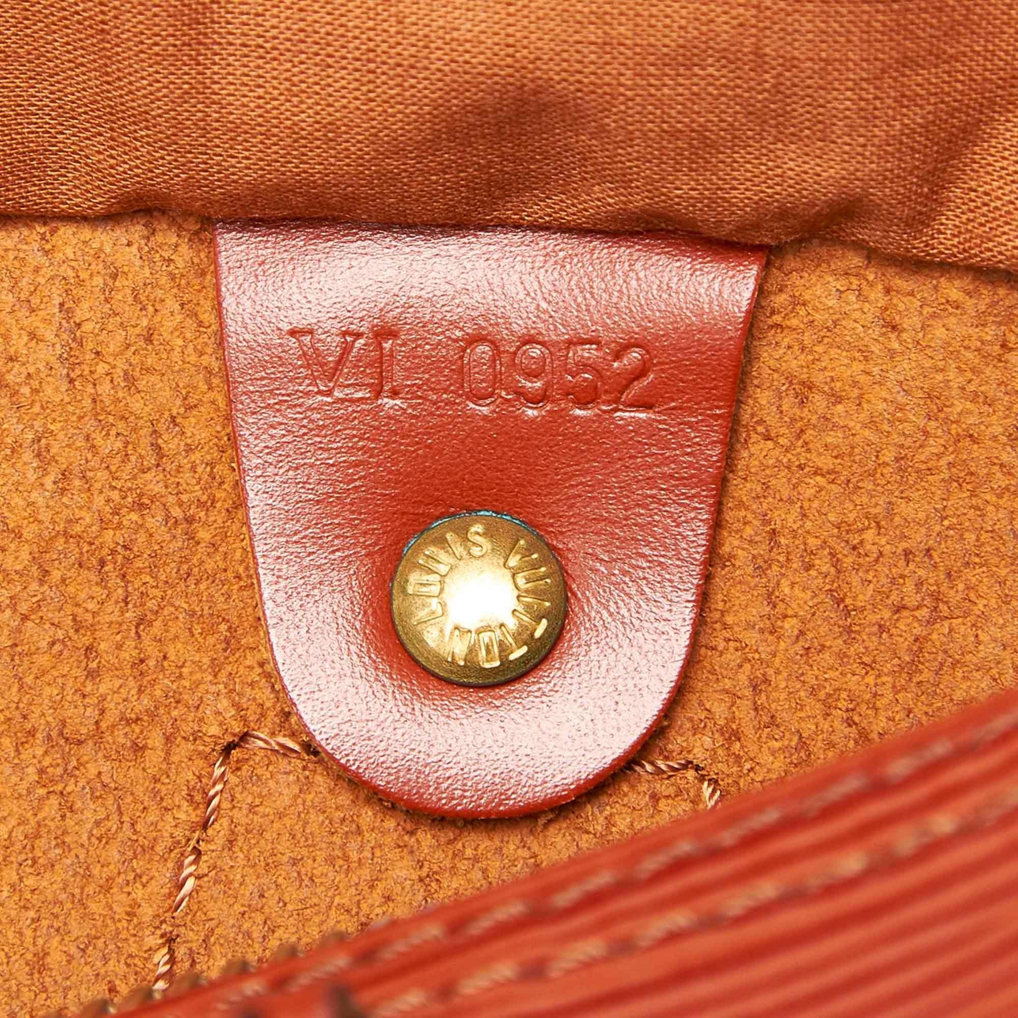 Vintage Authentic Louis Vuitton Brown Epi Leather Speedy 25 France MEDIUM  For Sale 3
