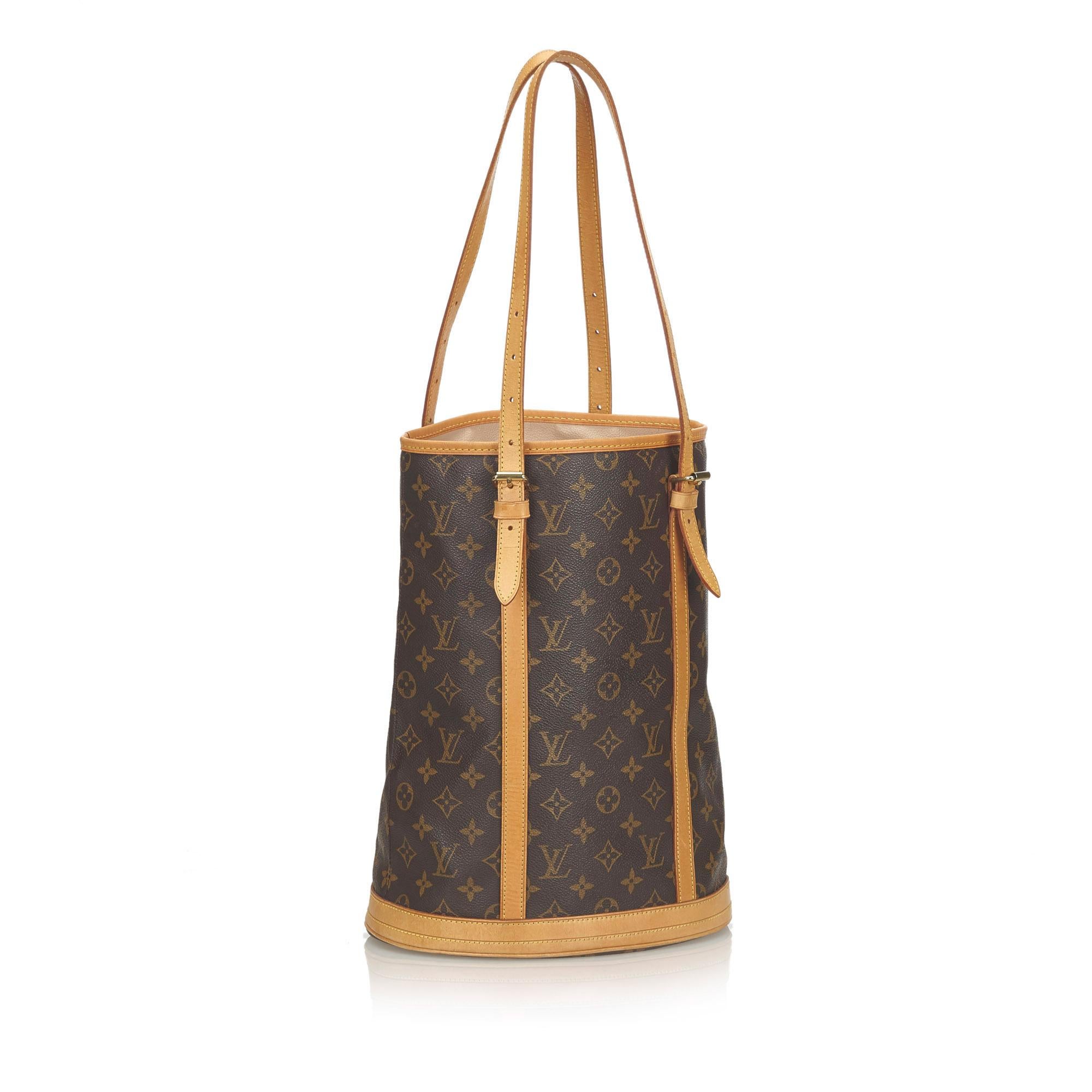 The Bucket GM features a monogram canvas body, flat leather straps with a buckle detail, an open top, and interior zip and slip pockets. It carries as AB condition rating.

Inclusions: 
This item does not come with inclusions.


Louis Vuitton pieces