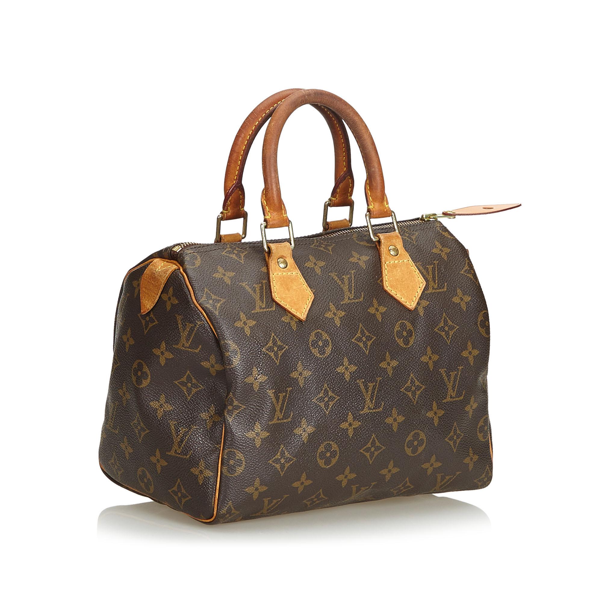 The Speedy 25 features a monogram canvas body, rolled leather handles, a top zip closure, and an interior slip pocket. It carries as B condition rating.

Inclusions: 
This item does not come with inclusions.


Louis Vuitton pieces do not come with