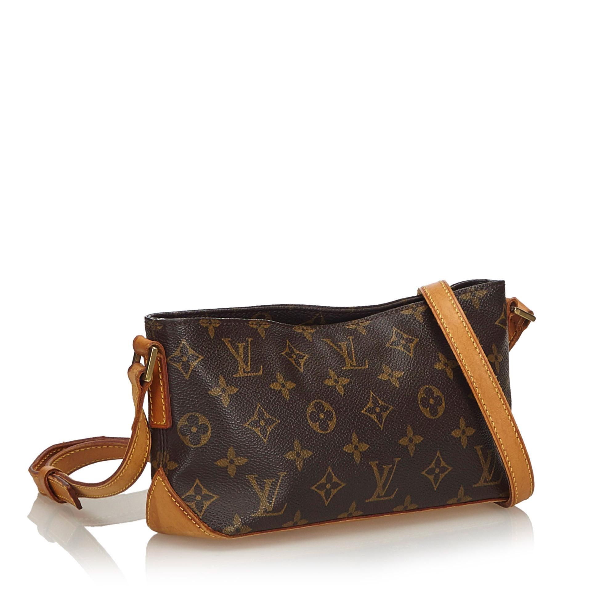 The Trotteur features a monogram canvas body, a flat vachetta strap, a top zip closure, and an interior zip pocket. It carries as B condition rating.

Inclusions: 
This item does not come with inclusions.


Louis Vuitton pieces do not come with an