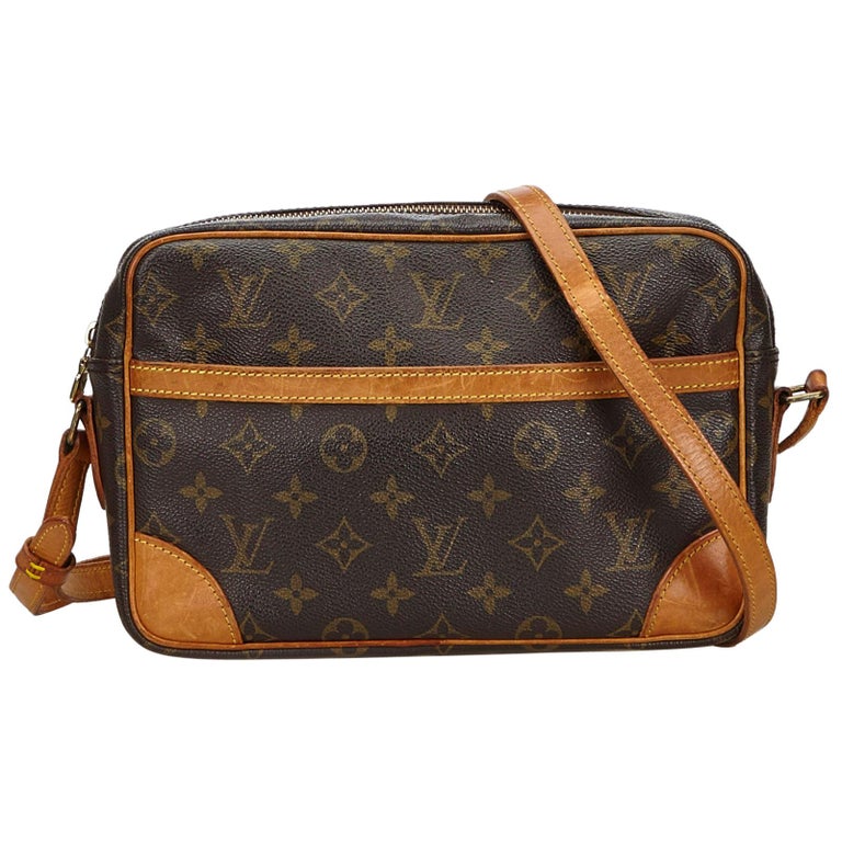 Vintage Authentic Louis Vuitton Brown Trocadero 27 France MEDIUM For Sale at 1stdibs