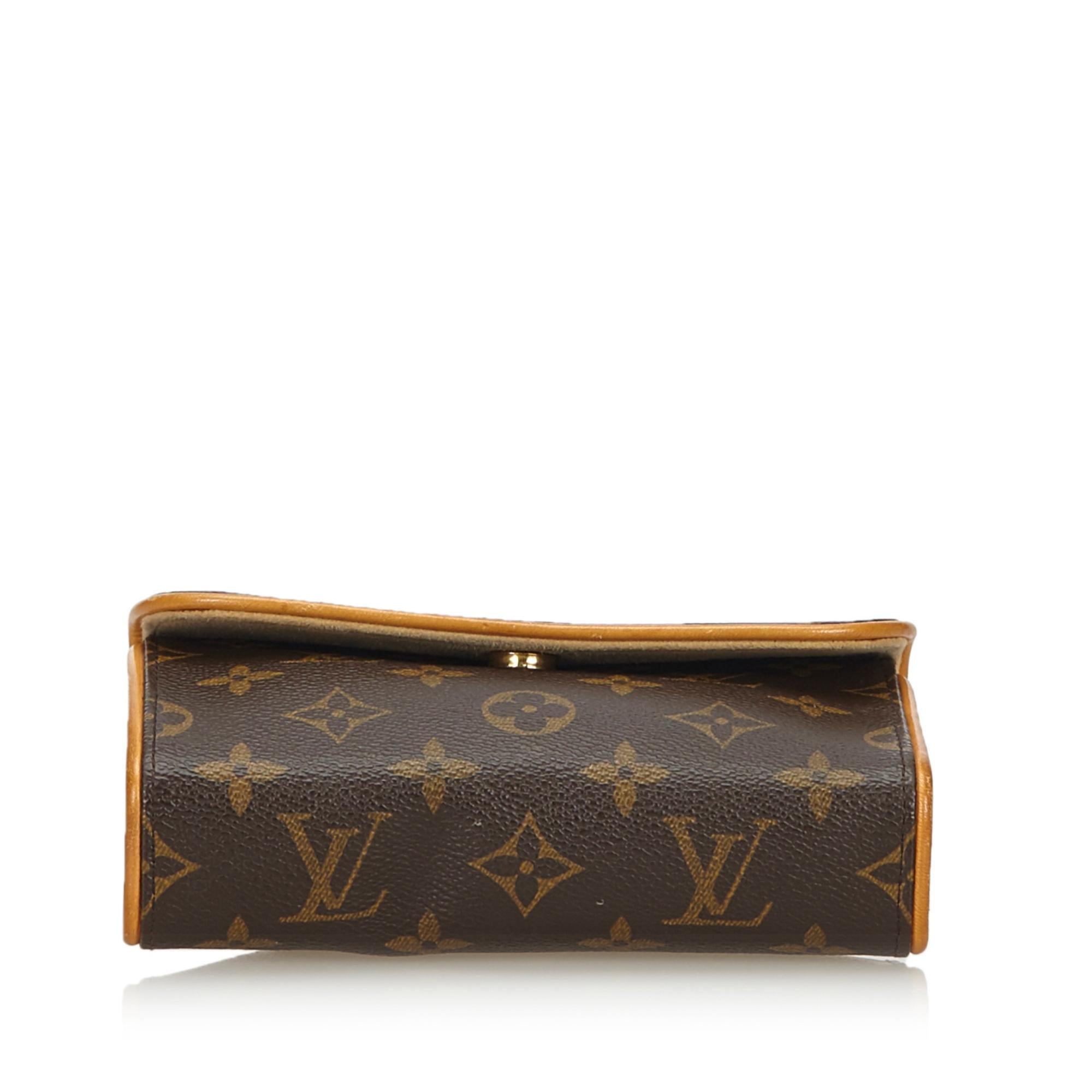 Vintage Authentic Louis Vuitton Florentine Pochette France w Dust Bag SMALL  In Good Condition For Sale In Orlando, FL