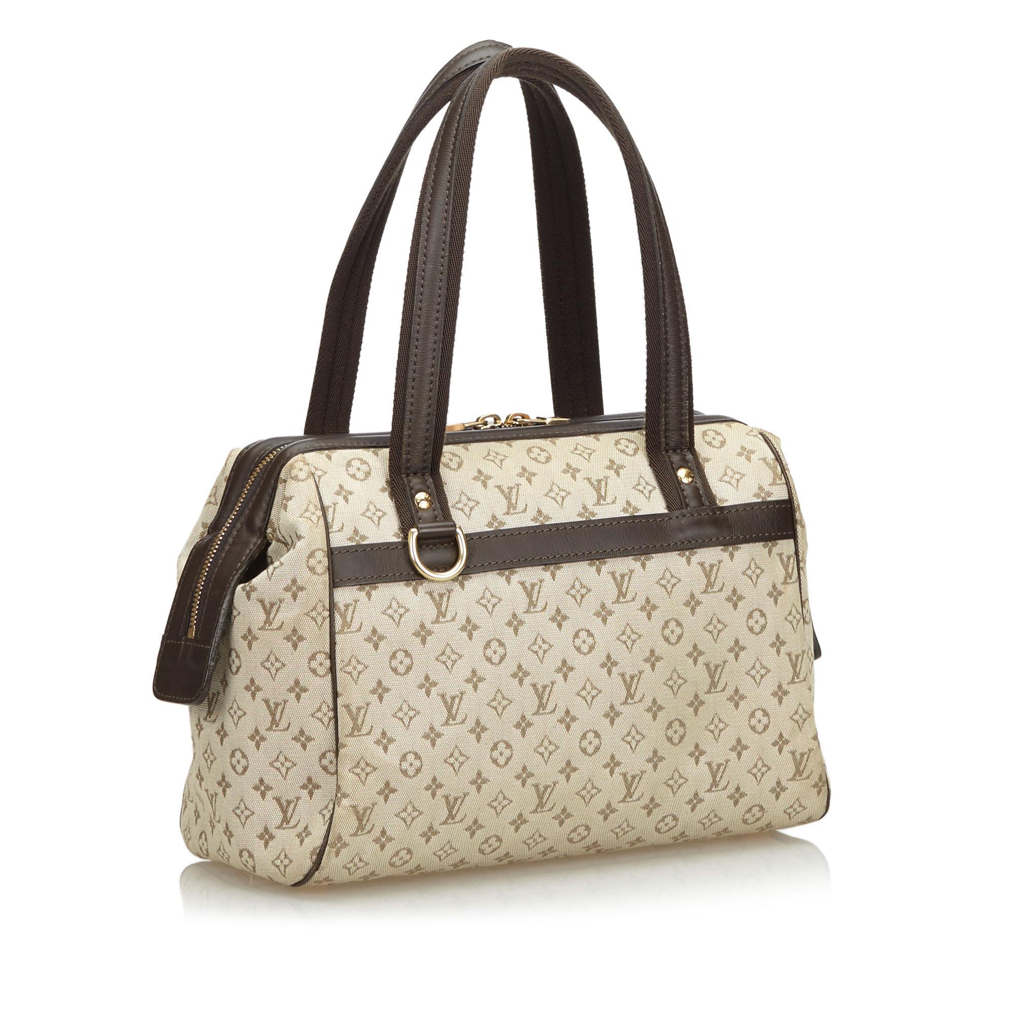 The Josephine PM features the Monogram Mini Lin canvas with leather trim, flat leather straps, a top zip closure, and interior zip and slip pockets. It carries as B+ condition rating.

Inclusions: 
This item does not come with inclusions.


Louis
