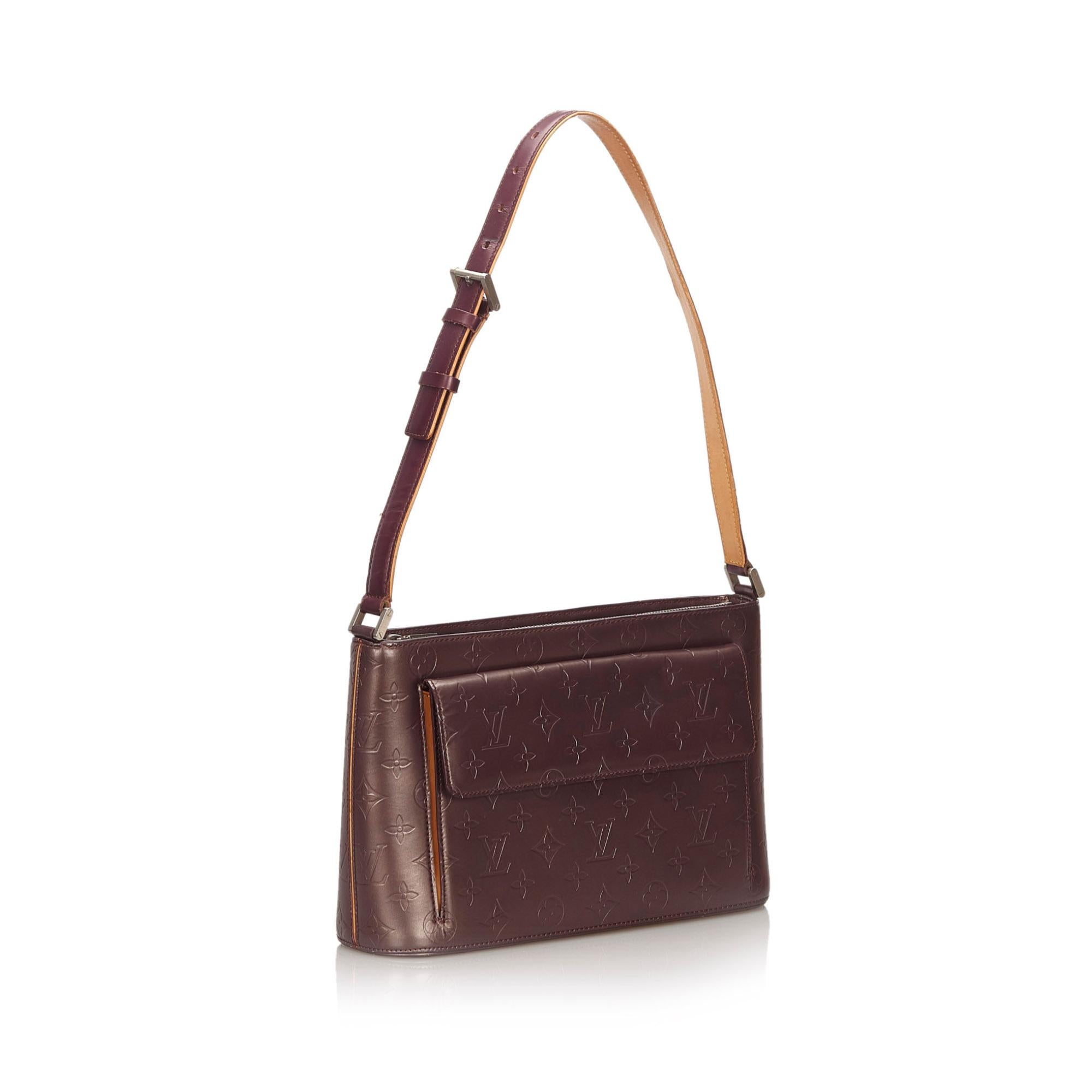 The Alston features a monogram mat body, an adjustable leather shoulder strap, a front exterior flap pocket, a top zip closure, and an interior slip pocket. It carries as B+ condition rating.

Inclusions: 
This item does not come with