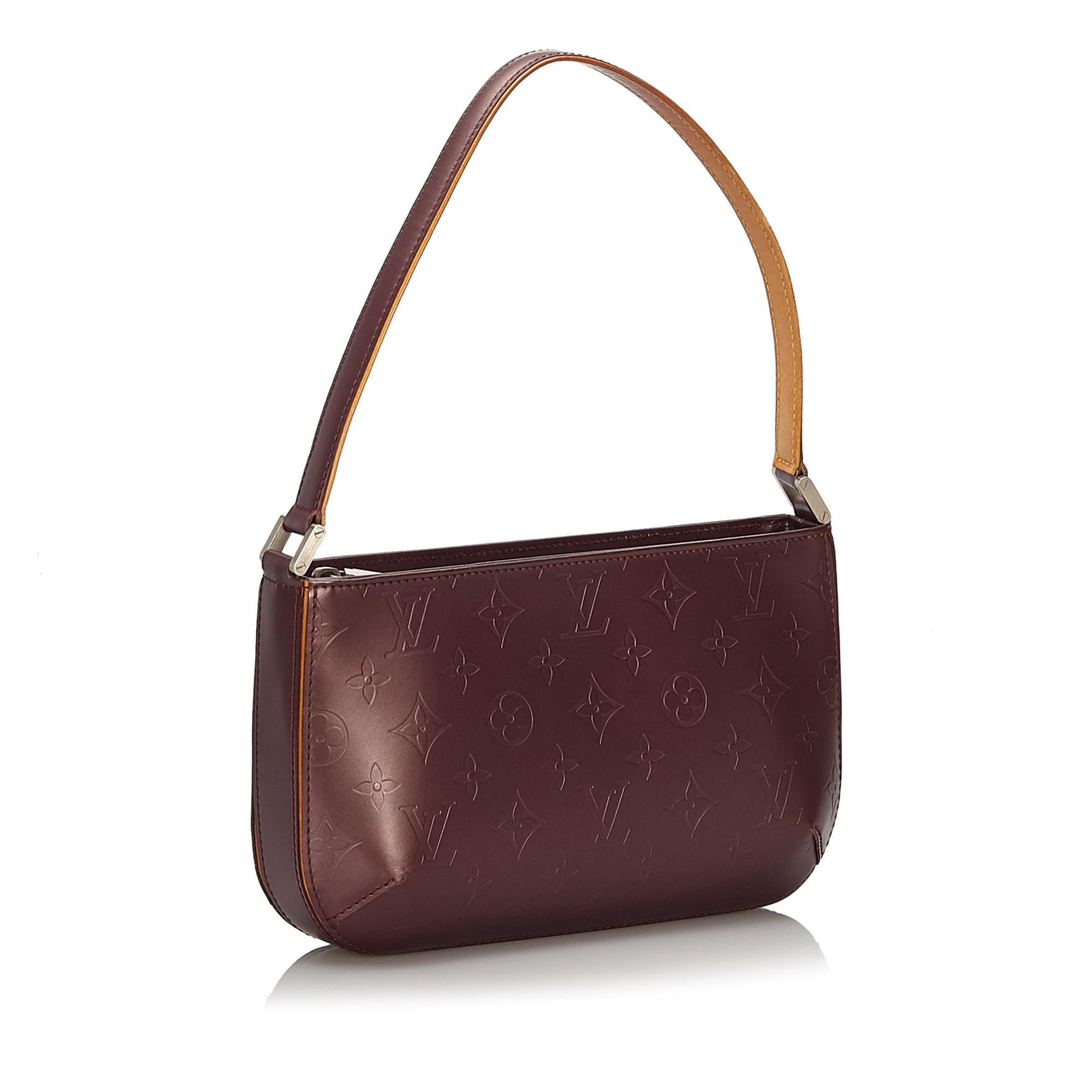 The Mat Fowler features a vernis leather body, flat leather handles, and a top zip closure. It carries as AB condition rating.

Inclusions: 
This item does not come with inclusions.


Louis Vuitton pieces do not come with an authenticity card please