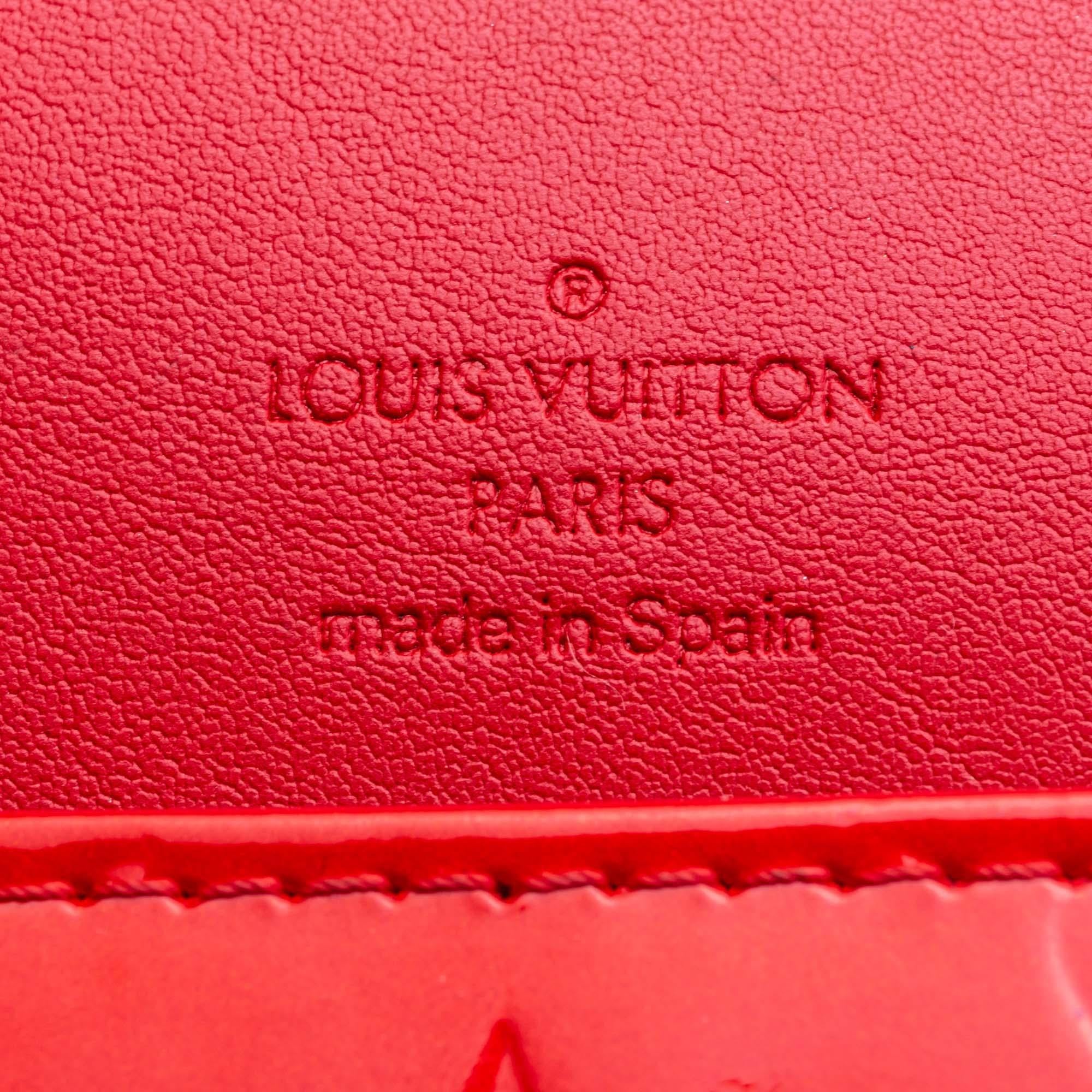 Vintage Authentic Louis Vuitton Red Vernis Leather Thompson Street France SMALL  For Sale 2