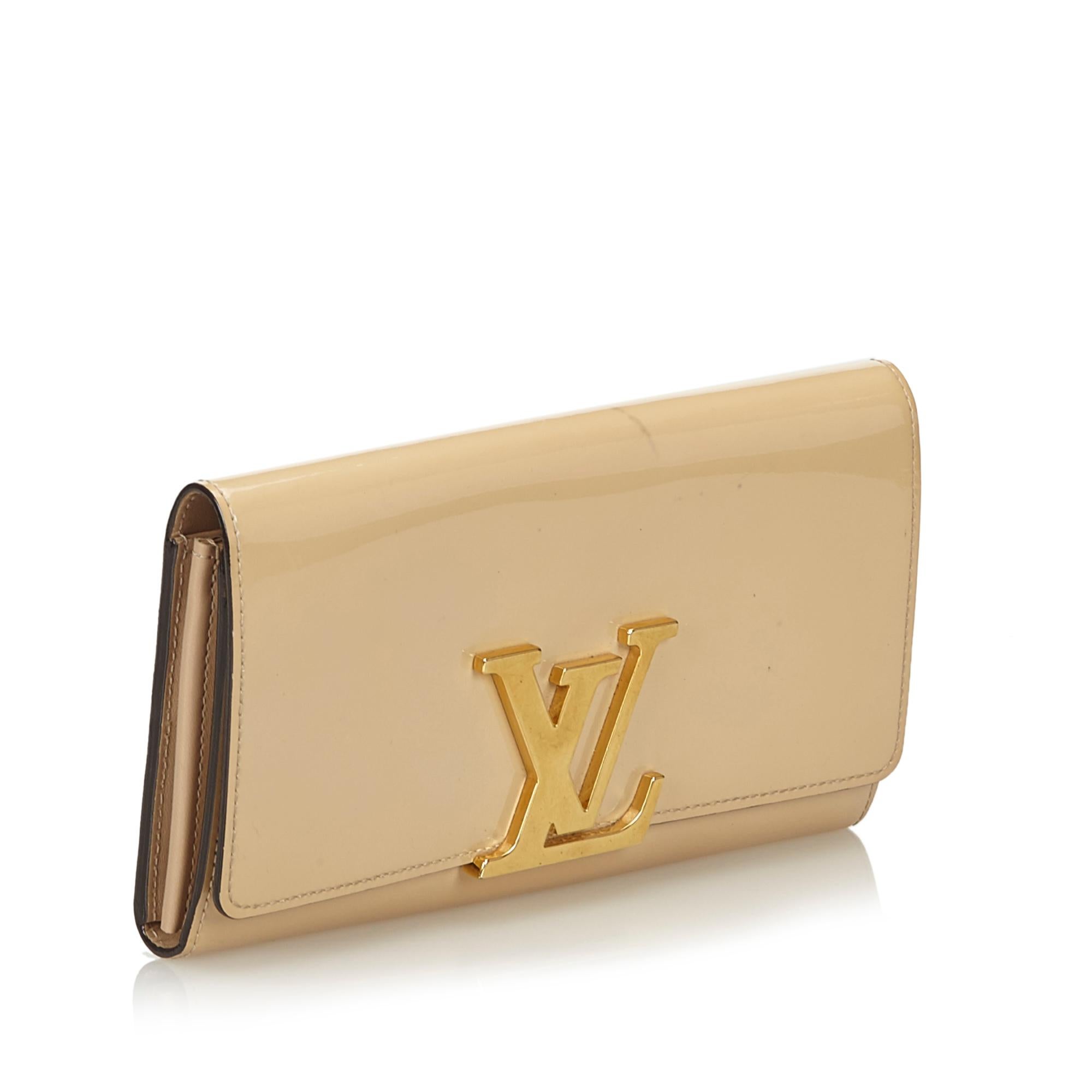 The Louise wallet features a patent leather body, a gold-tone metal logo, a front flap with a magnetic closure, and interior zip and slip pockets. It carries as B+ condition rating.

Inclusions: 
Dust Bag


Louis Vuitton pieces do not come with an