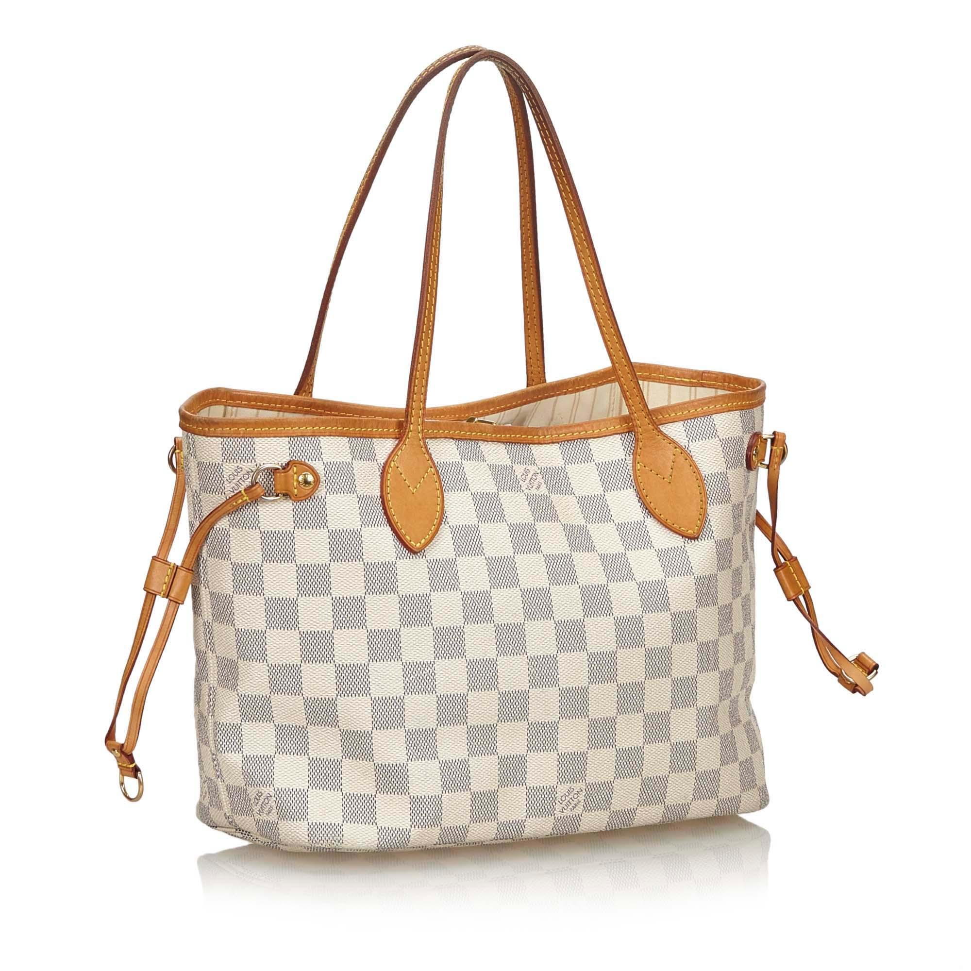 The Neverfull PM features a damier canvas body with a leather trim, flat shoulder straps, an open top, and an interior zip pocket. It carries as B condition rating.

Inclusions: 
This item does not come with inclusions.


Louis Vuitton pieces do not