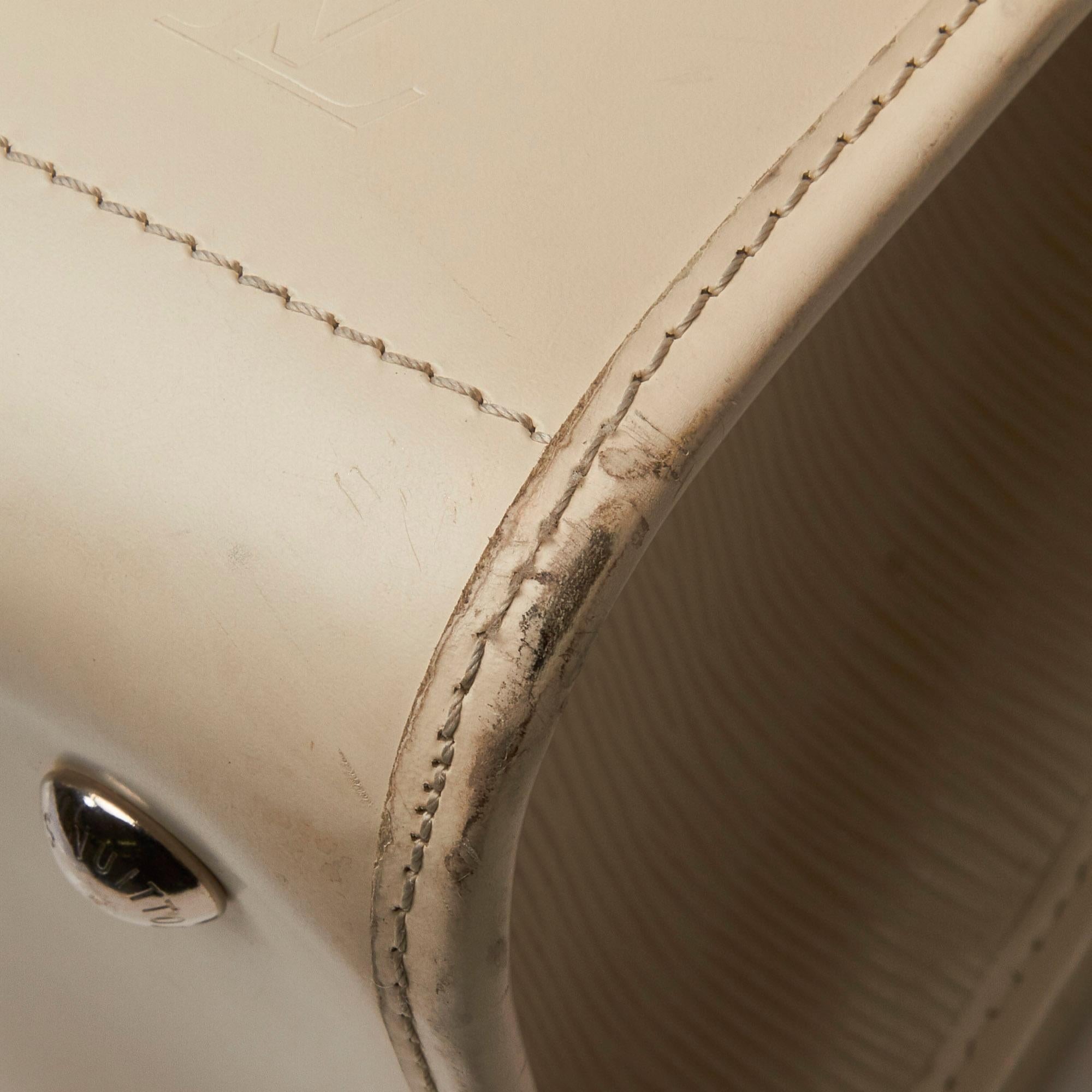 Vintage Authentic Louis Vuitton White Epi Leather Madeleine GM France LARGE  4