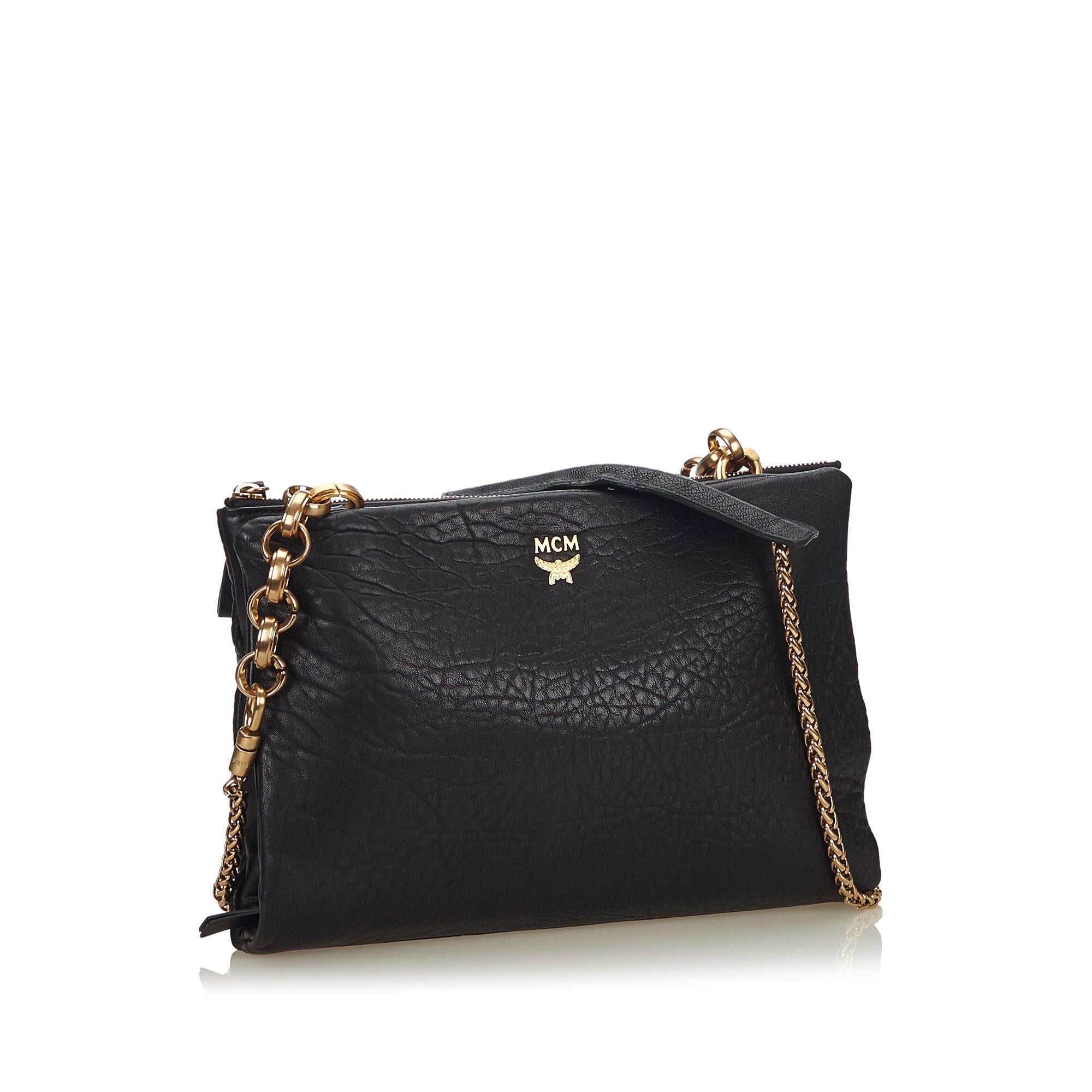 This crossbody bag features a leather body, a curb chain strap, a front flap with a magnetic closure, and a top zip closure. It carries as AB condition rating.

Inclusions: 
This item does not come with inclusions.

Dimensions:
Length: 22.00