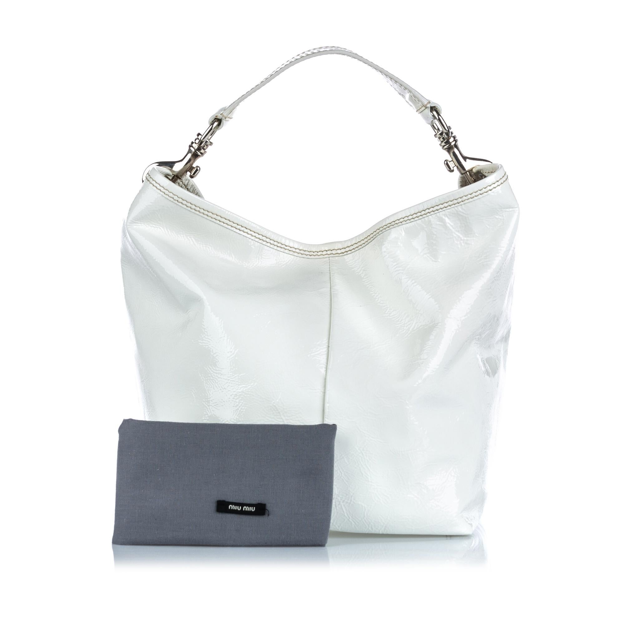 Vintage Authentic Miu Miu White Vernice Shoulder Bag Italy w MEDIUM  For Sale 2
