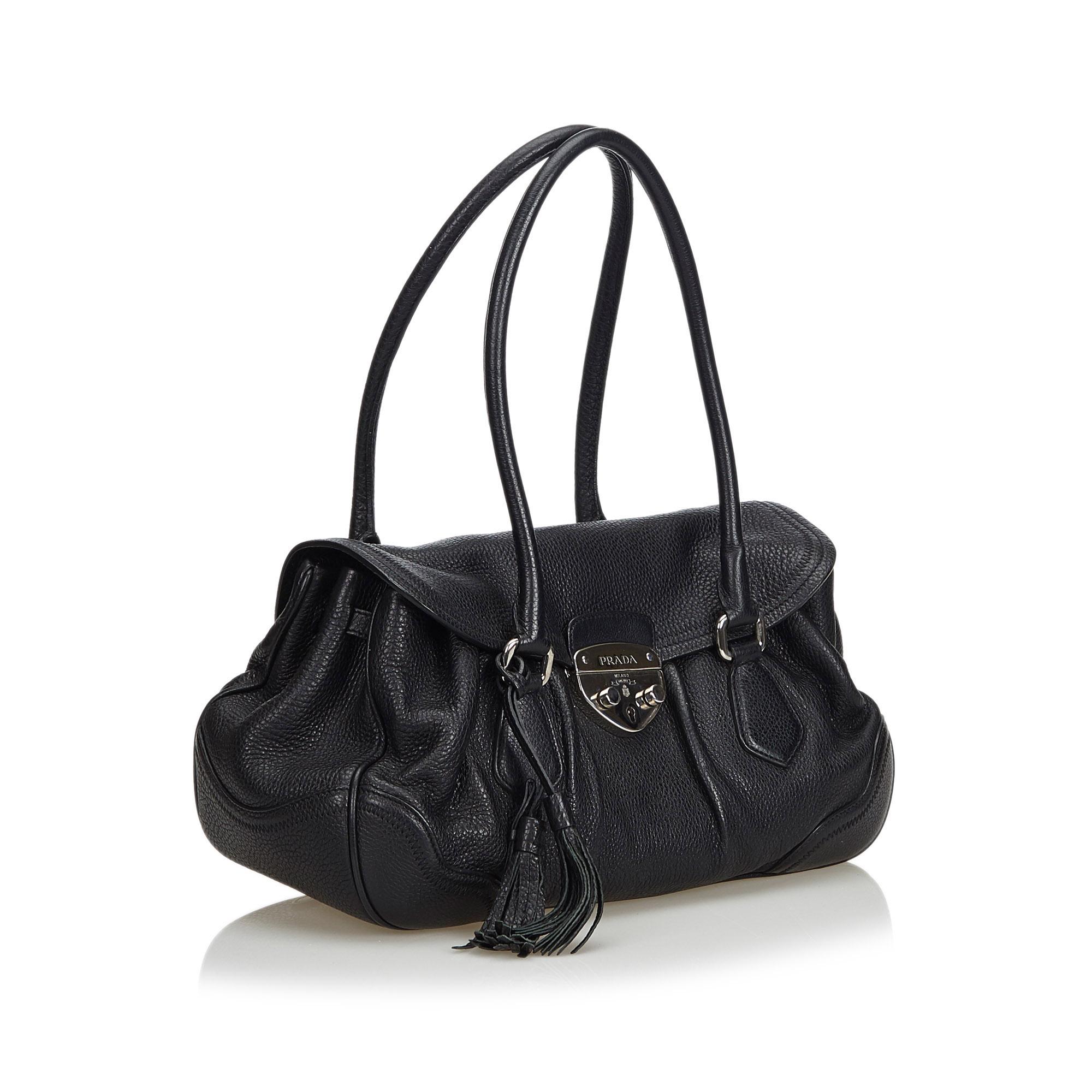 This shoulder bag features a leather body, flat leather straps, a top flap with a push lock closure, and an interior zip and slip pockets. It carries as B+ condition rating.

Inclusions: 
Dust Bag

Dimensions:
Length: 21.00 cm
Width: 34.00 cm
Depth: