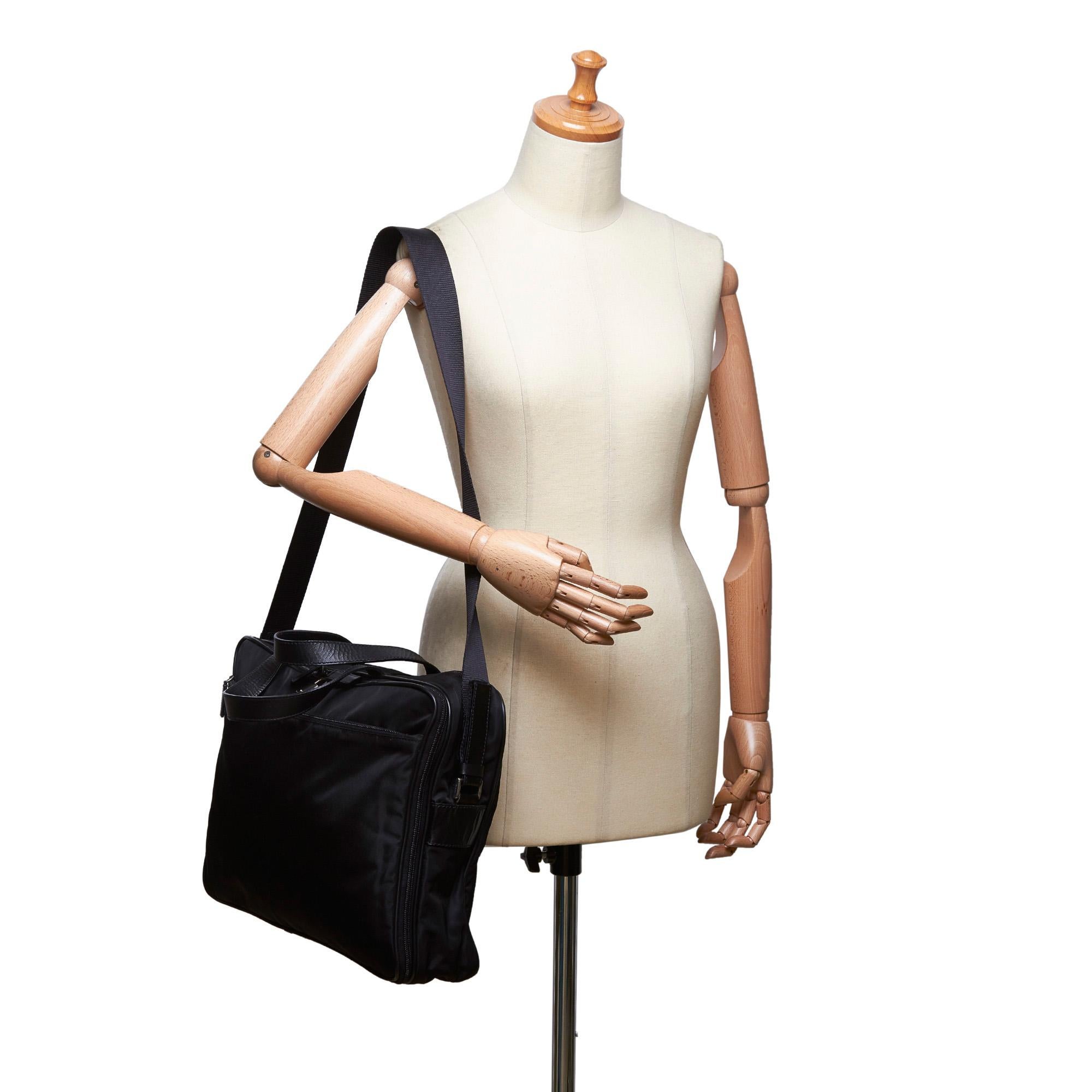 Vintage Authentic Prada Black Nylon Fabric Business Bag Italy w/ Padlock LARGE  For Sale 5