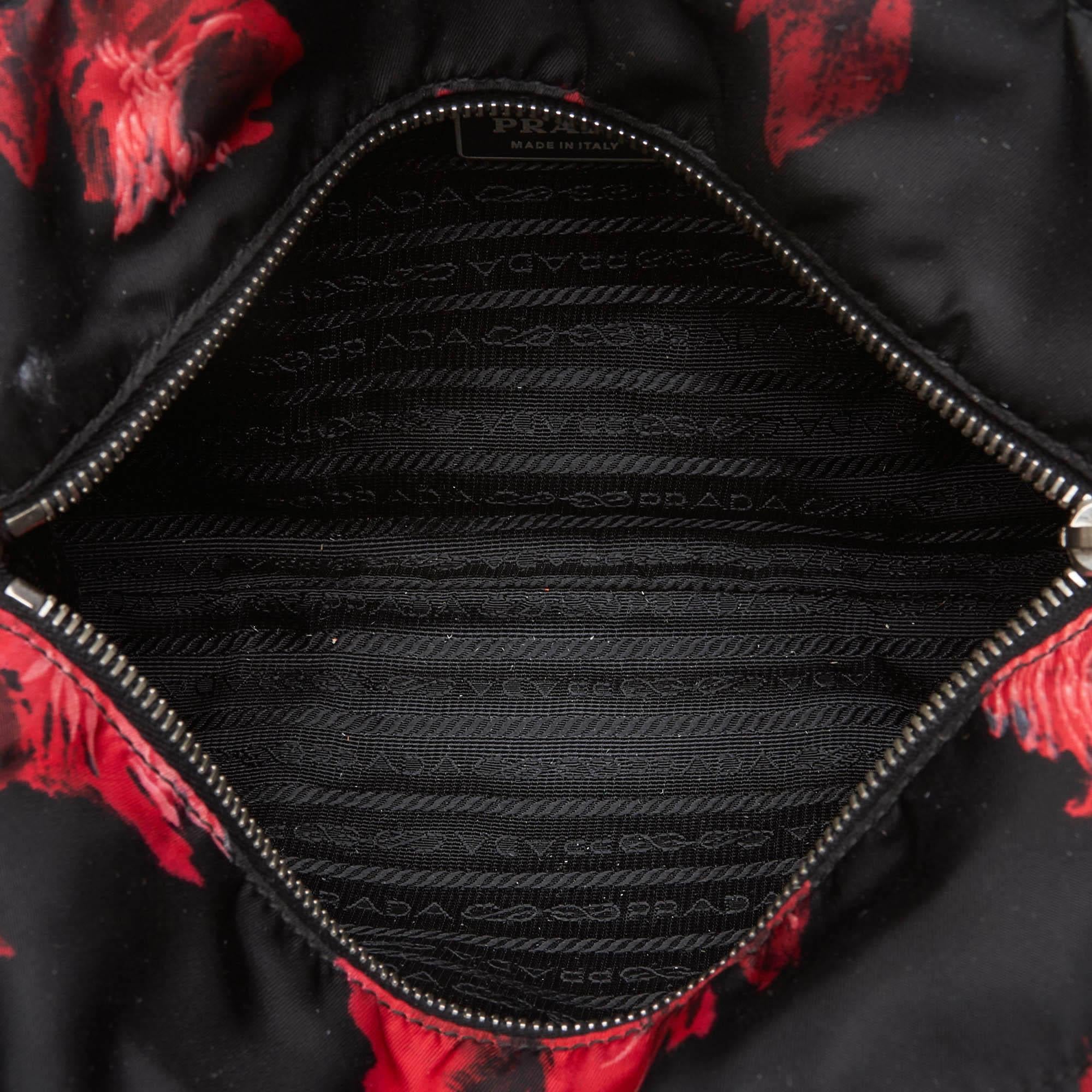 Vintage Authentic Prada Black Nylon Fabric Printed Handbag Italy MEDIUM  For Sale 1
