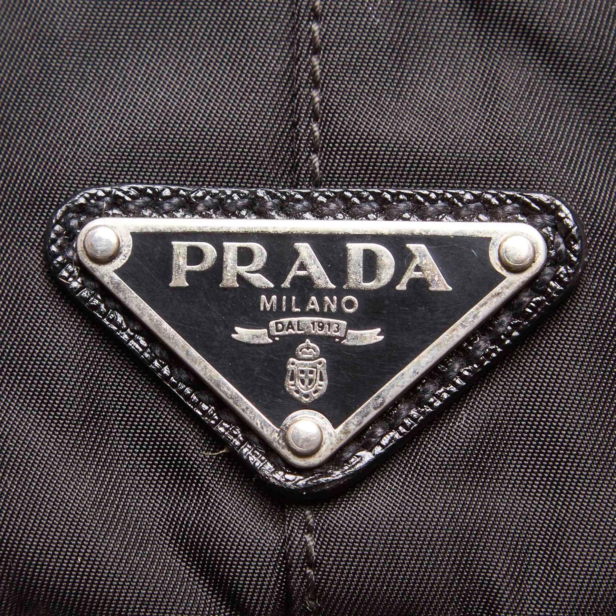Vintage Authentic Prada Black Nylon Fabric Satchel ITALY MEDIUM  For Sale 2