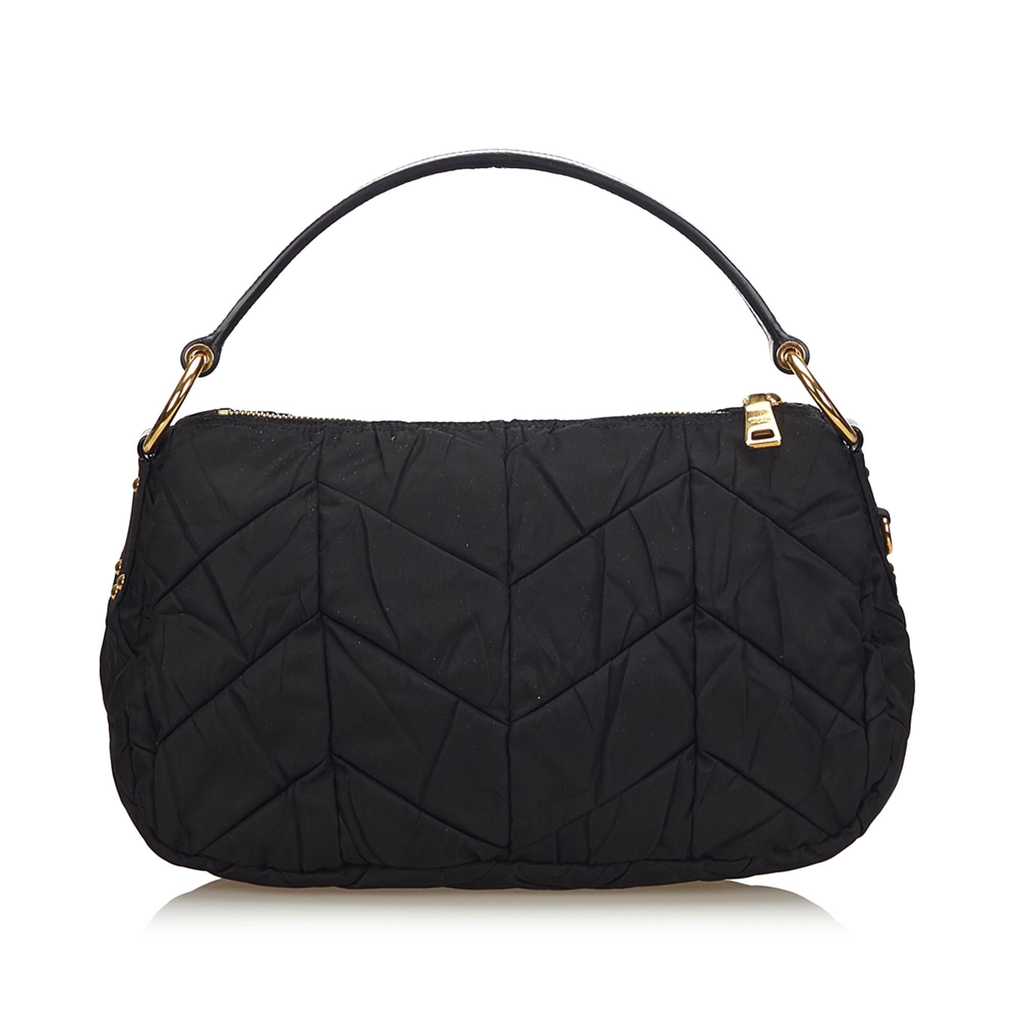 Vintage Authentic Prada Black Nylon Fabric Tessuto Handbag Italy w MEDIUM  In Good Condition For Sale In Orlando, FL