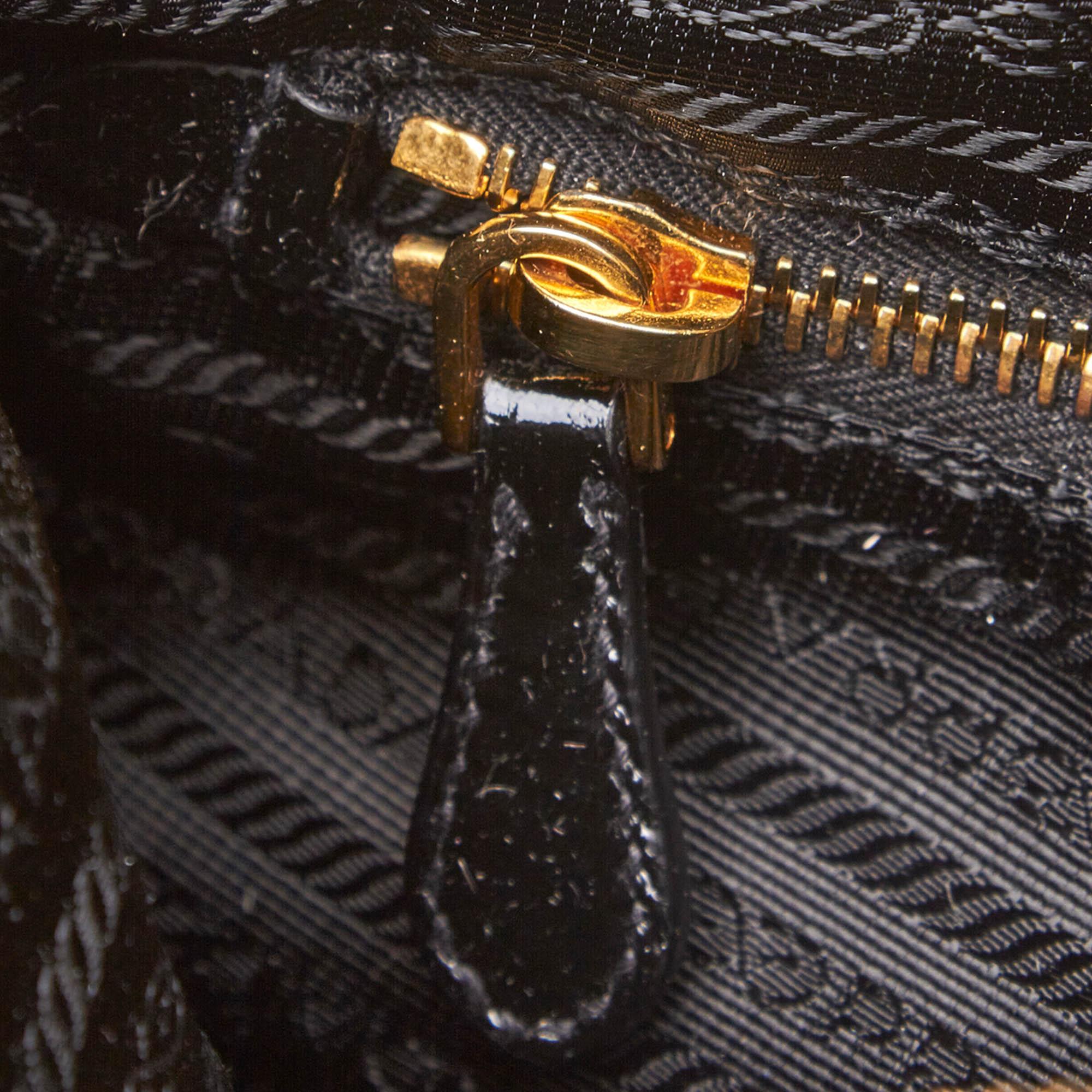 Vintage Authentic Prada Black Nylon Fabric Tessuto Handbag Italy w MEDIUM  For Sale 3