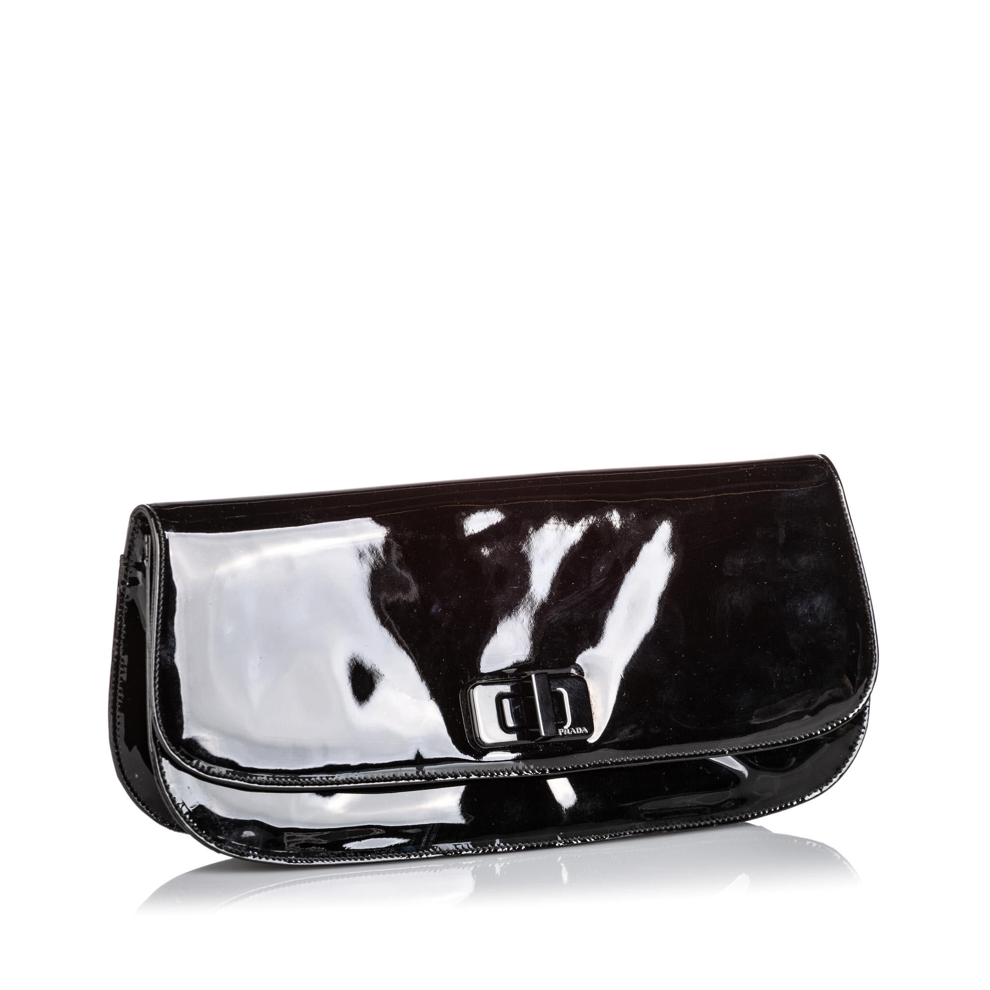 This clutch features a patent leather body, top flap with magnetic closure and interior zip and slip pockets. It carries as B condition rating.

Inclusions: 
Authenticity Card
Dimensions:
Length: 13.00 cm
Width: 30.00 cm
Depth: 7.00 cm

Material: