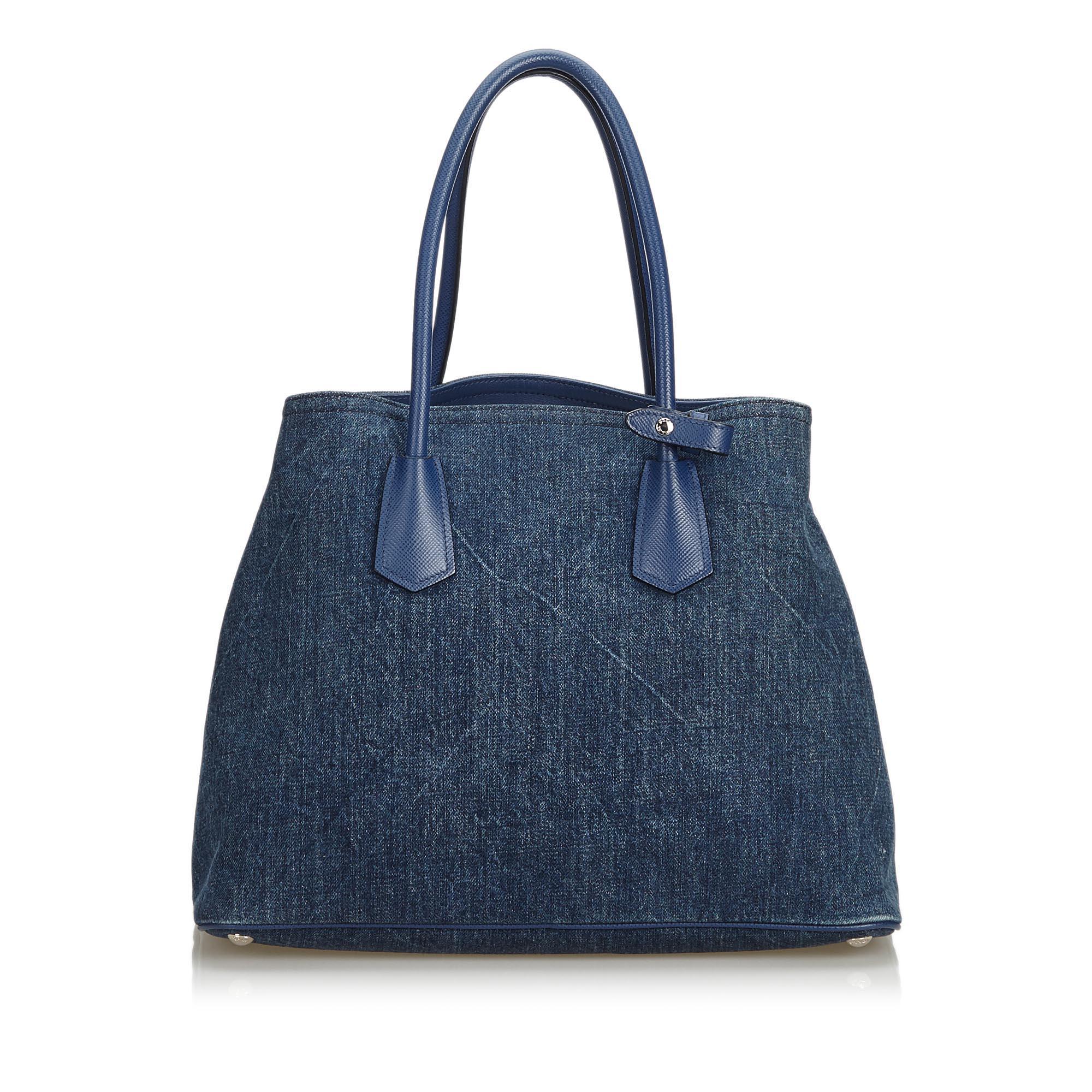 Vintage Authentic Prada Blue Denim Fabric Saffiano Double Cuir Tote Italy LARGE  In Good Condition For Sale In Orlando, FL