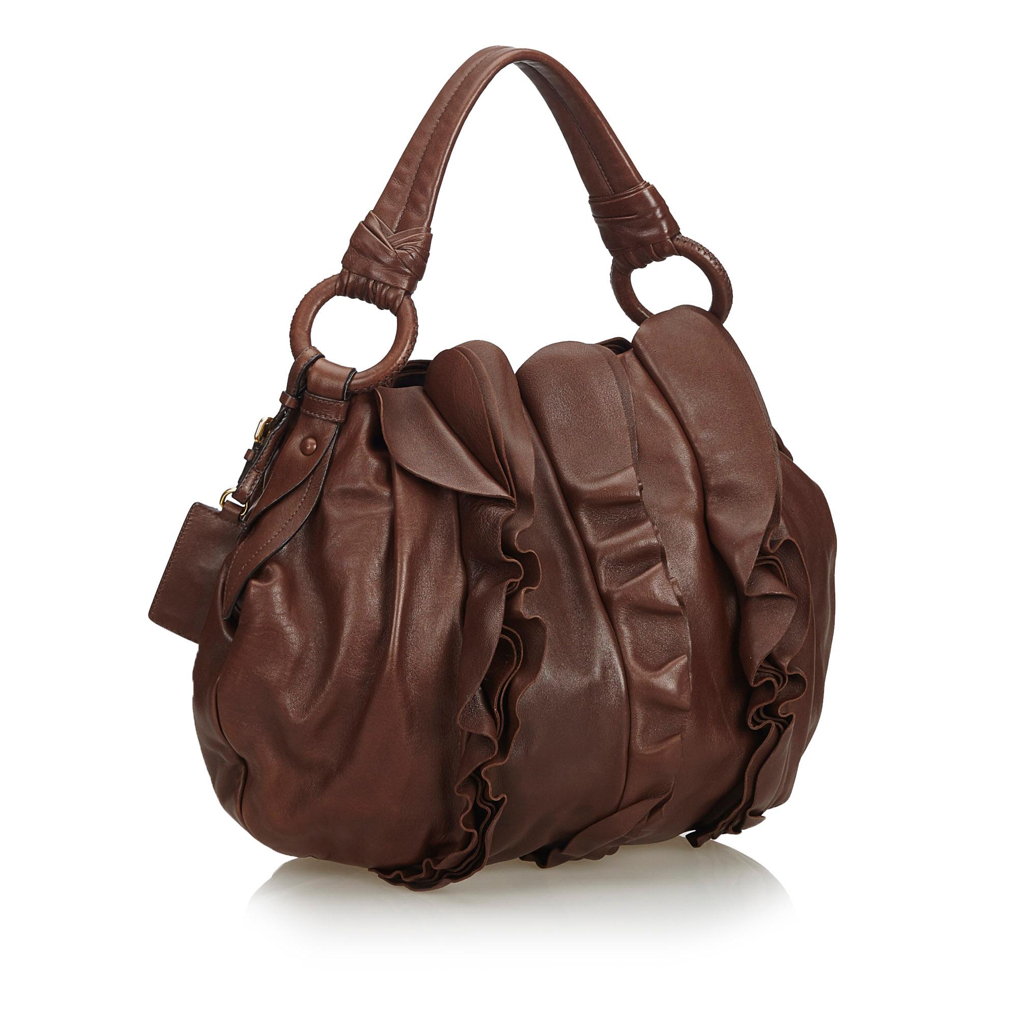 This hobo bag features a ruffled leather body, a flat leather shoulder strap, an open top with a magnetic snap closure, and interior zip and slip pockets. It carries as B+ condition rating.

Inclusions: 
Dust Bag

Dimensions:
Length: 33.00 cm
Width: