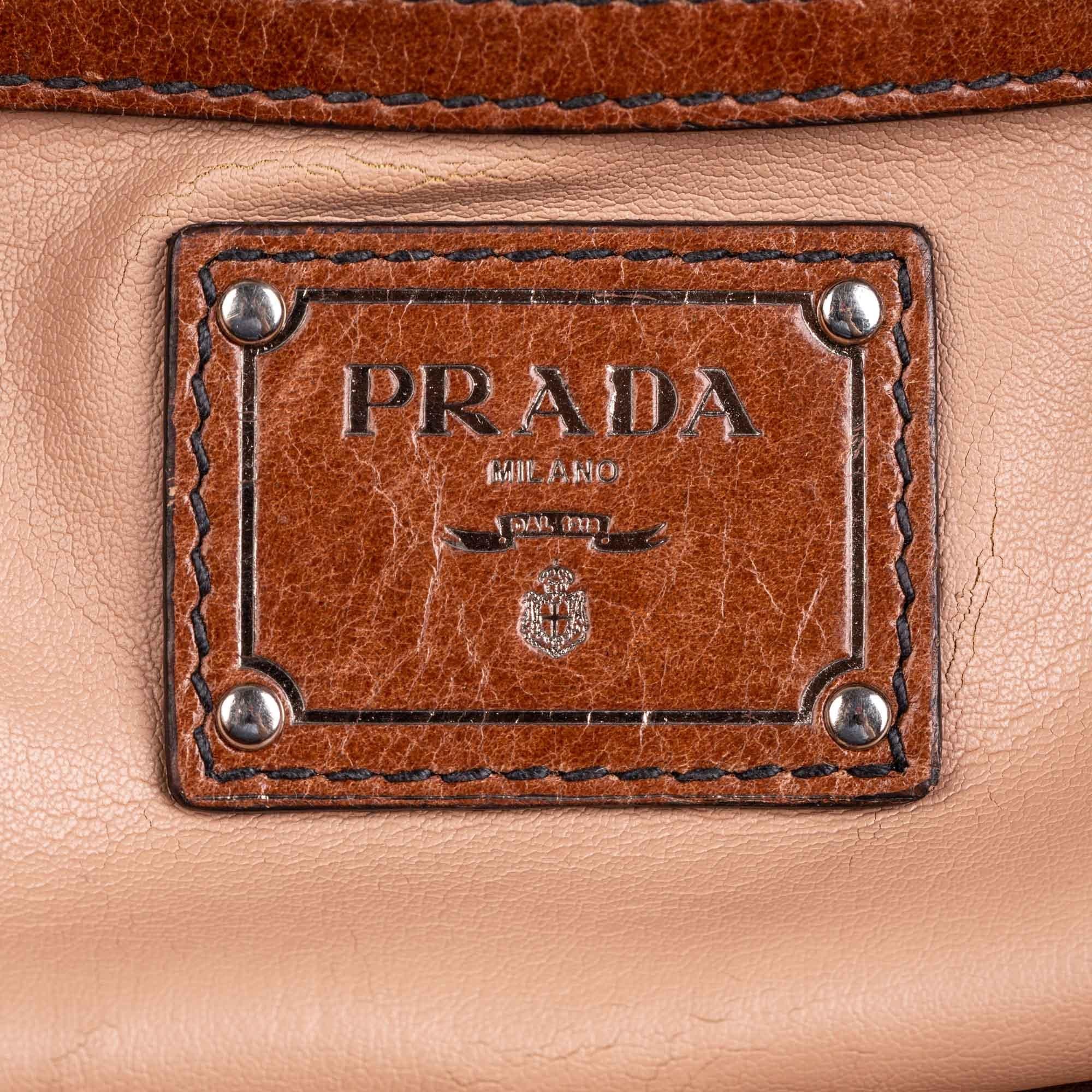 Vintage Authentic Prada Brown Leather Shoulder Bag Italy MEDIUM  For Sale 2