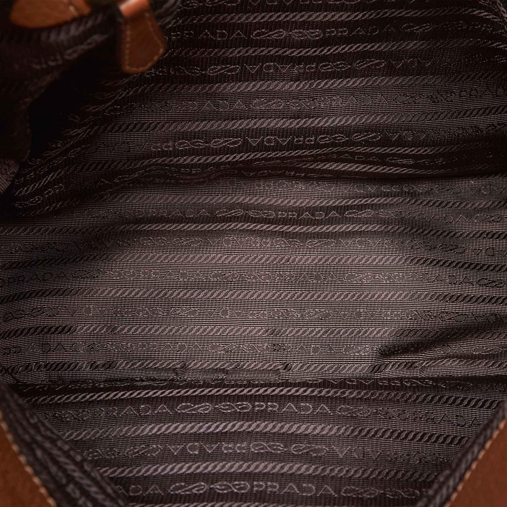 Vintage Authentic Prada Brown Leather Vitello Daino Shoulder Bag Italy MEDIUM  For Sale 1