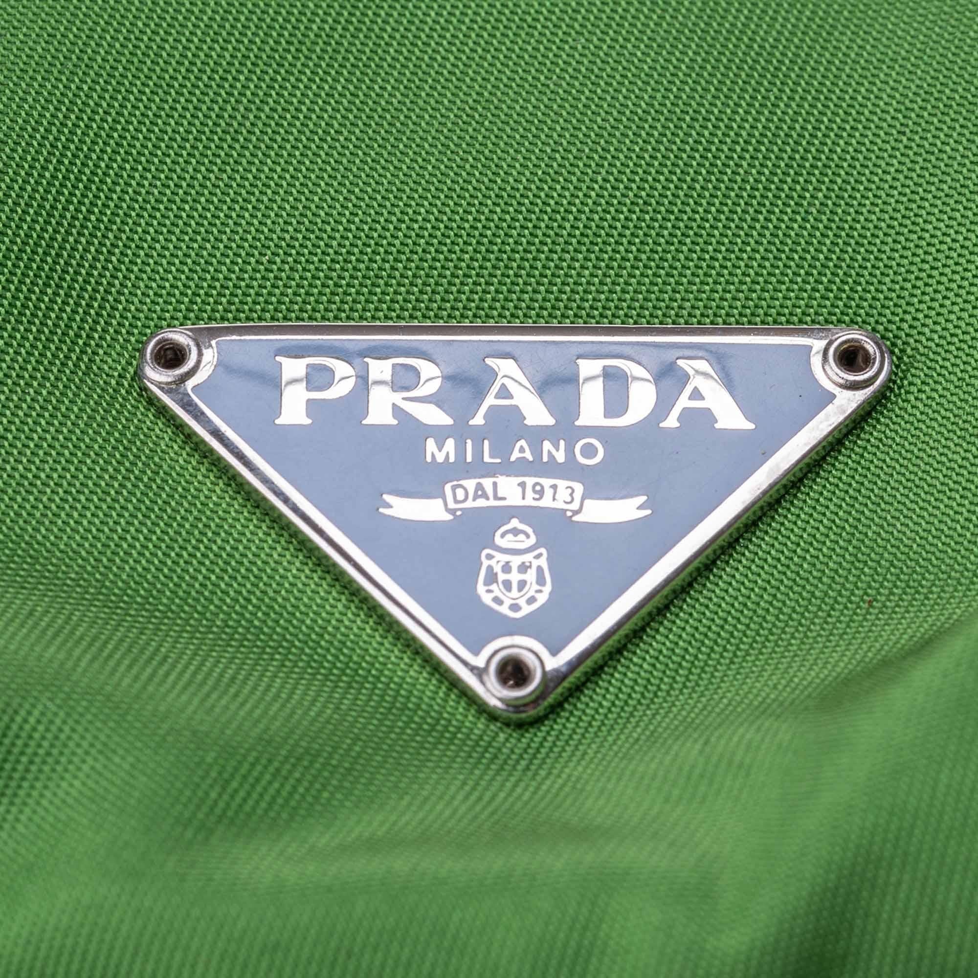 Vintage Authentic Prada Green with Blue Nylon Fabric Shoulder Bag Italy MEDIUM  For Sale 9