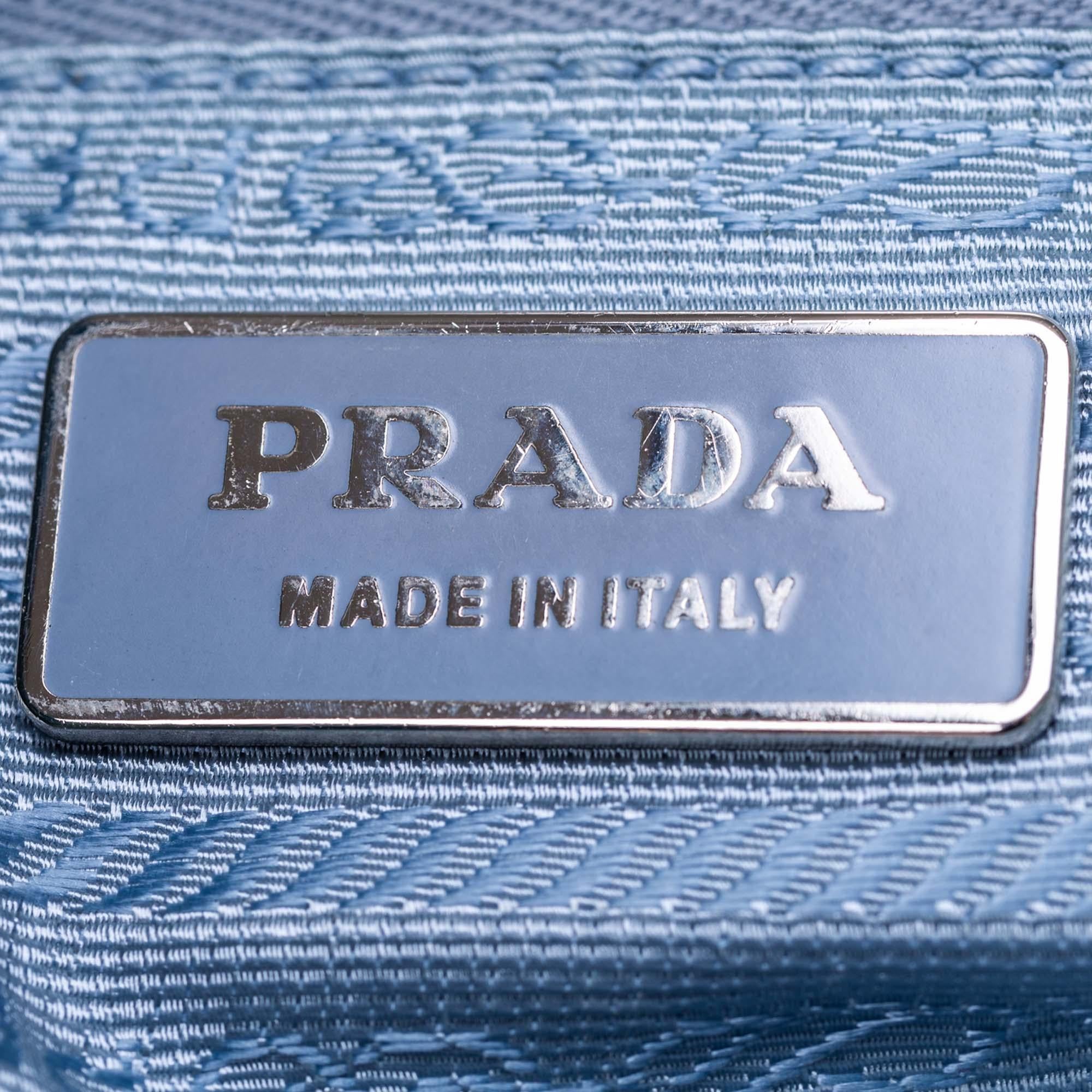 Vintage Authentic Prada Green with Blue Nylon Fabric Shoulder Bag Italy MEDIUM  For Sale 1