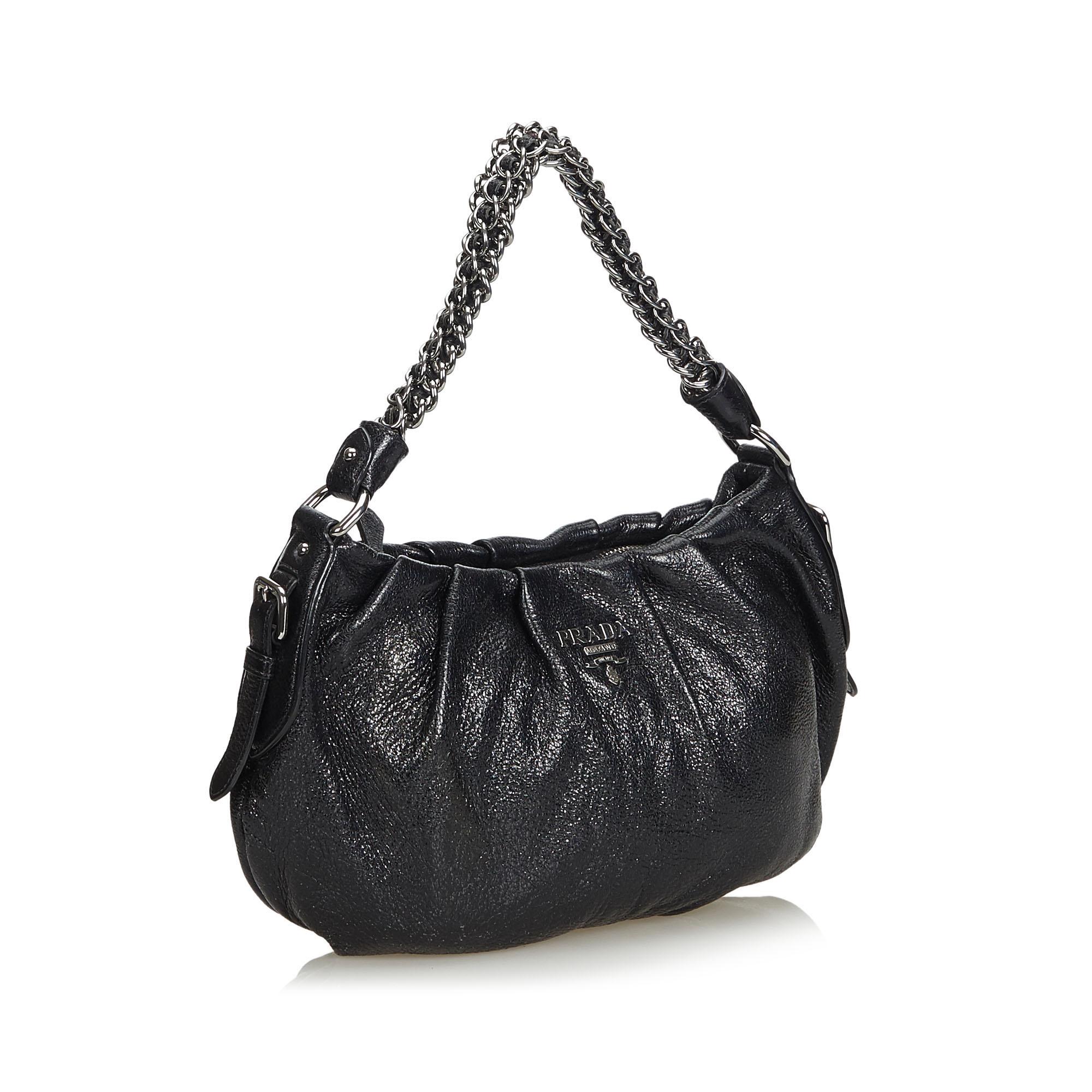 This shoulder bag features a leather body, a chain strap, a top zip closure, and an interior zip pocket. It carries as B+ condition rating.

Inclusions: 
Authenticity Card

Dimensions:
Length: 22.00 cm
Width: 32.00 cm
Depth: 3.50 cm
Shoulder Drop: