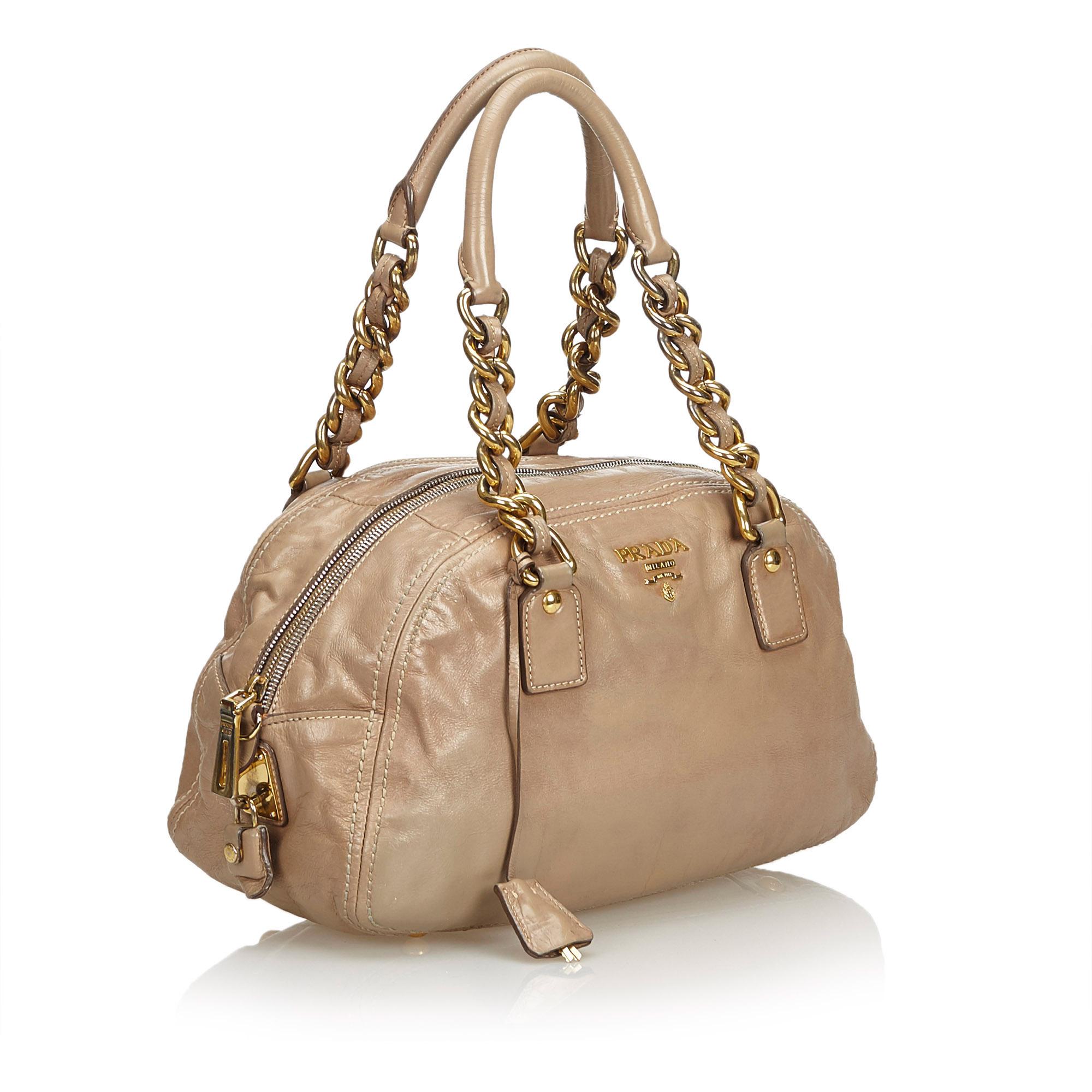 This handbag features a leather body, a leather strap with gold-tone metal chain details, a top zip closure, and interior zip and slip pockets. It carries as B condition rating.

Inclusions: 
Dust Bag
Authenticity Card

Dimensions:
Length: 19.00