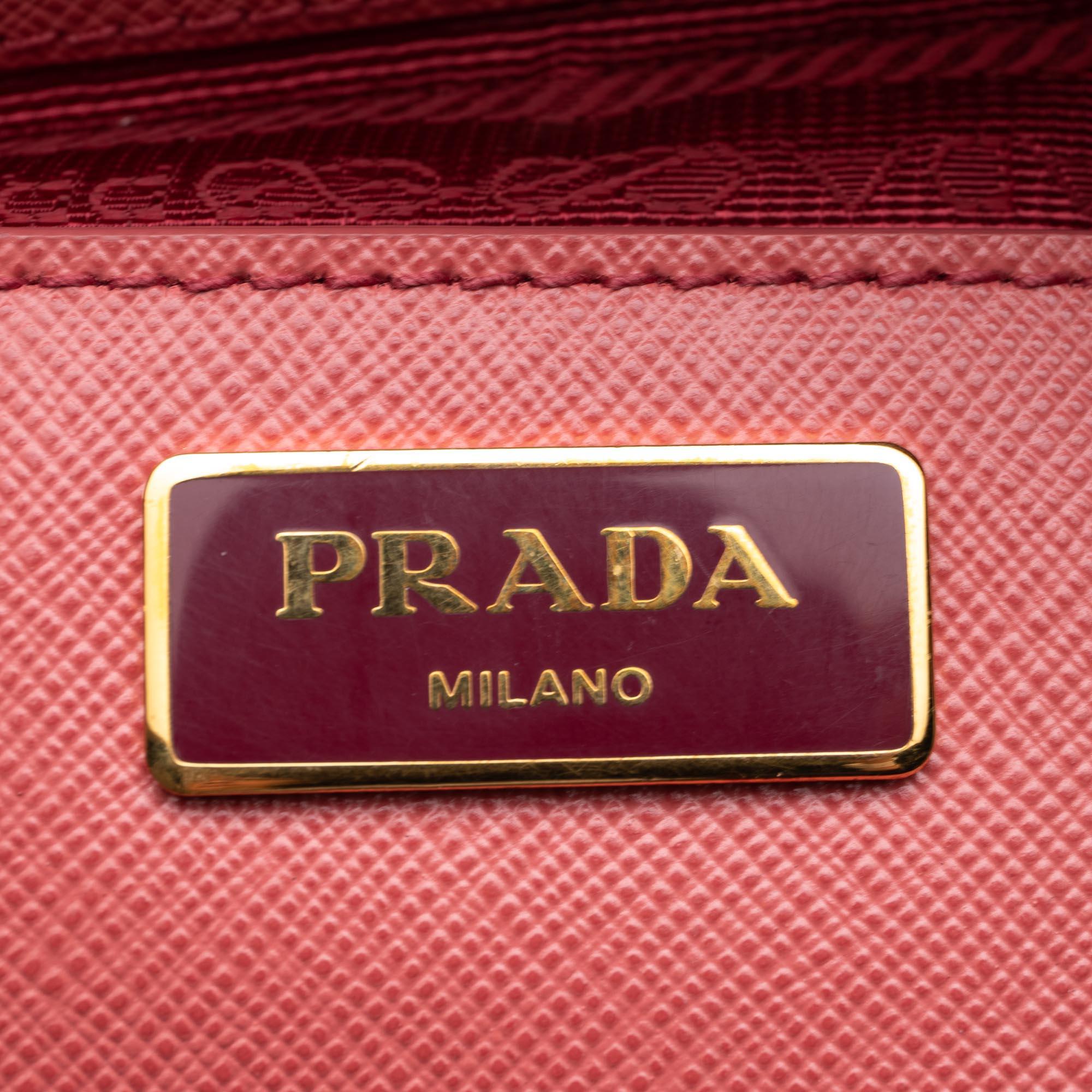 Vintage Authentic Prada Leather Large Saffiano Lux Galleria Double Zip Tote  For Sale 1