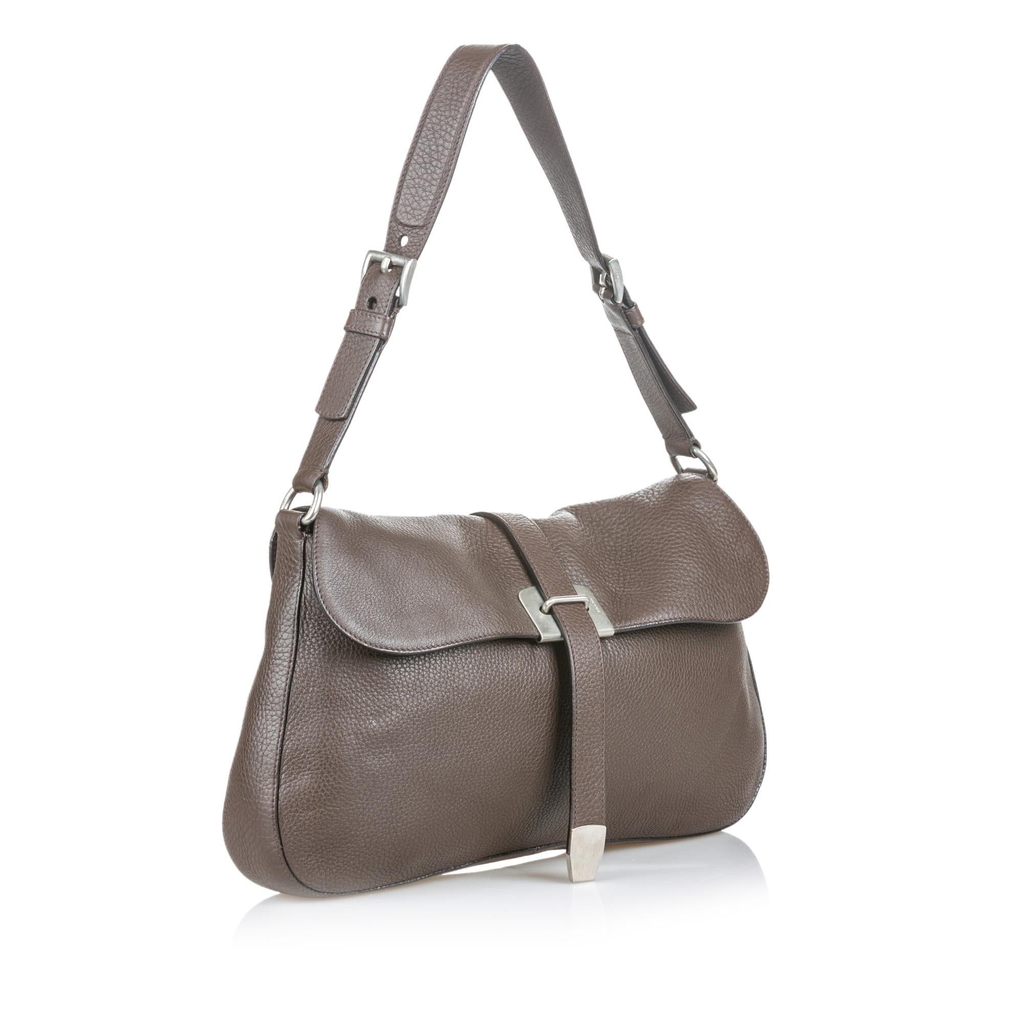 This shoulder bag features a leather body, a flat leather strap, a top flap with a flat strap and pull through closure, and an interior zip pocket. It carries as B+ condition rating.

Inclusions: 
Dust Bag
Authenticity Card
Dimensions:
Length: 28.00