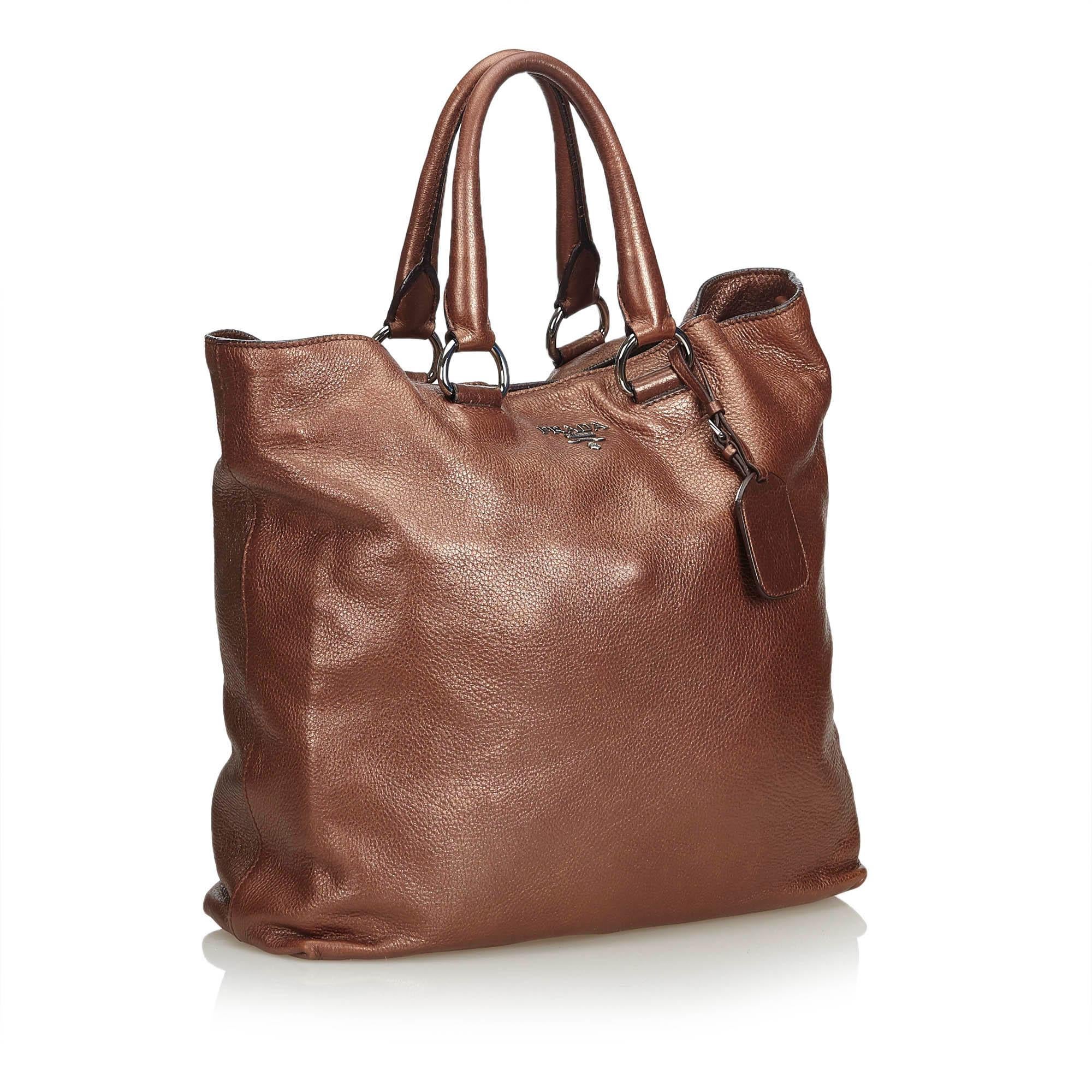 This tote bag features a leather body, flat leather straps, an open top with a magnetic clasp closure, and interior zip and slip pockets. It carries as B+ condition rating.

Inclusions: 
Dust Bag
Authenticity Card
Dimensions:
Length: 34.00 cm
Width:
